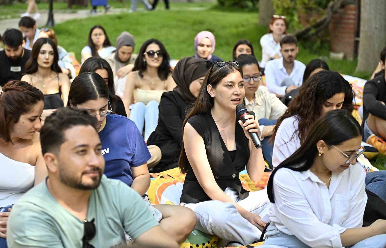Muratpaşa Belediye Başkanı Uysal, gençlerle buluştu