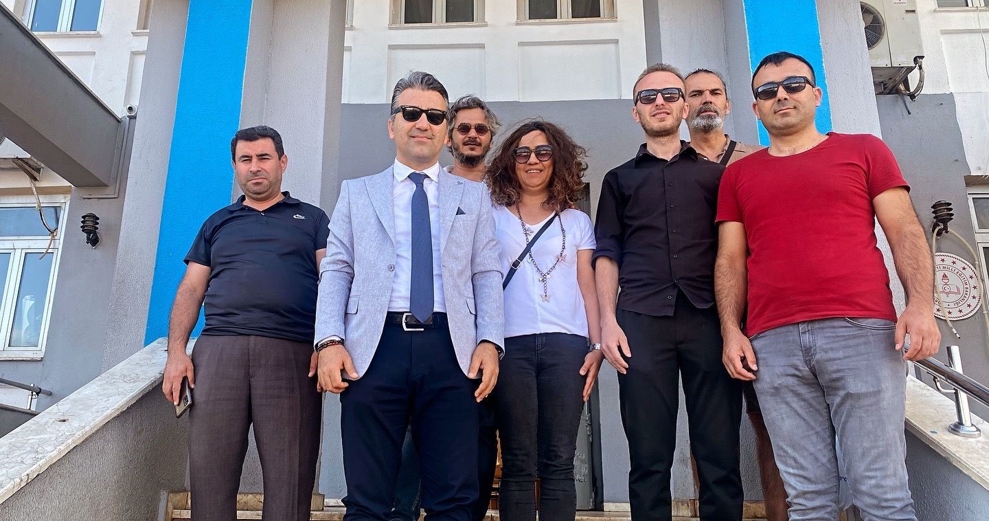 Öğrenci velileri okulları için hayır satışında buluştu