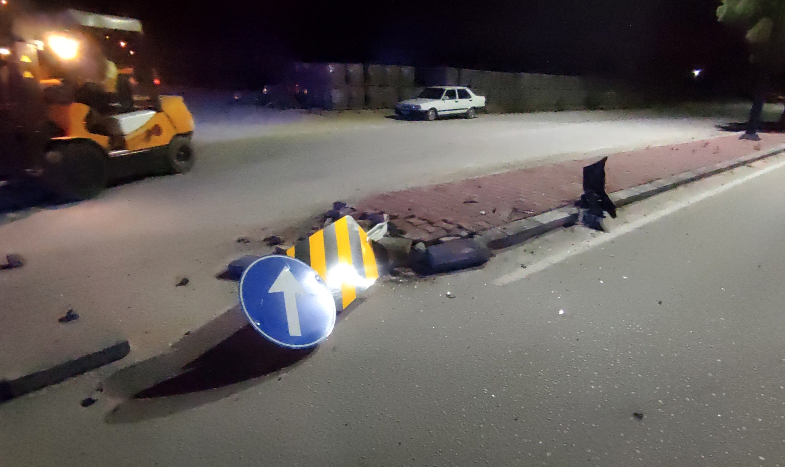 Otomobil refüje çıktı: 2 yaralı