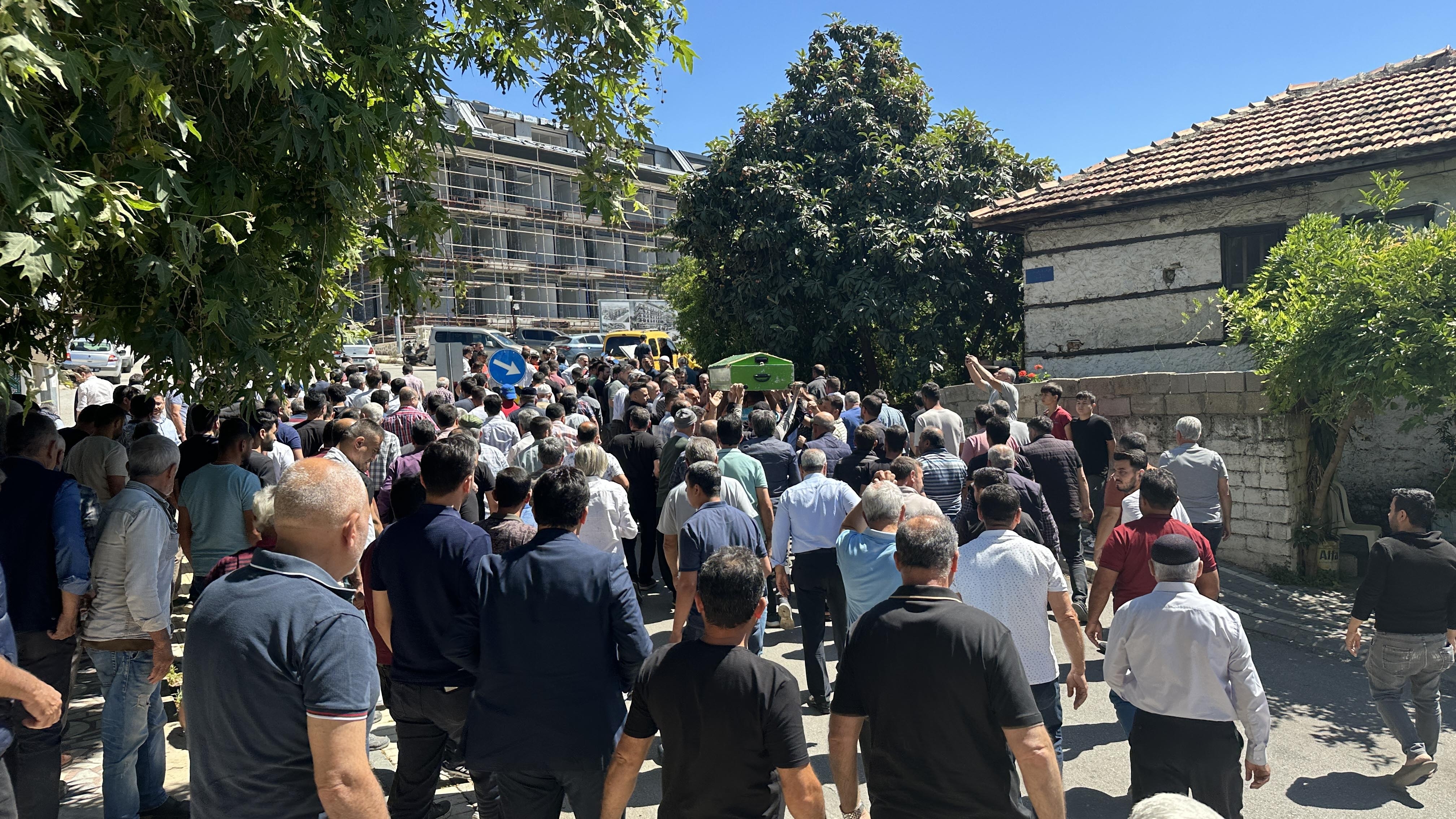Otomobilin çarptığı kardeşlerden Doruk toprağa verildi, sürücü adliyede