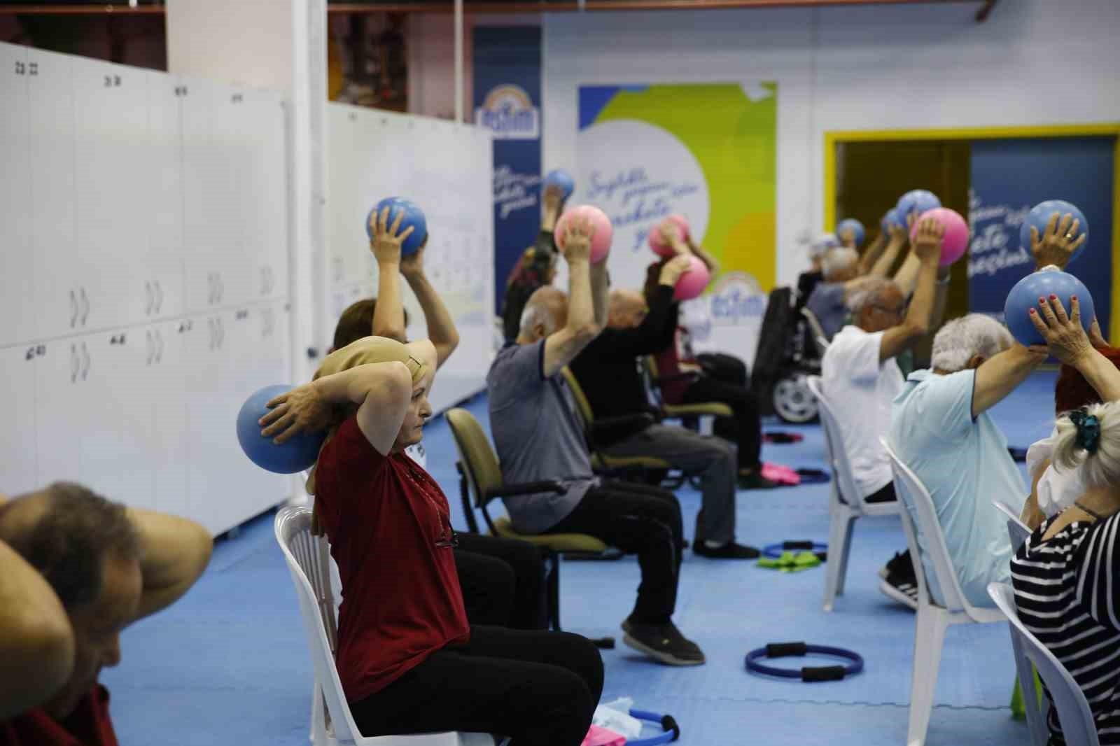 Parkinson hastaları, egzersizlerini ASFİM'de yapıyor