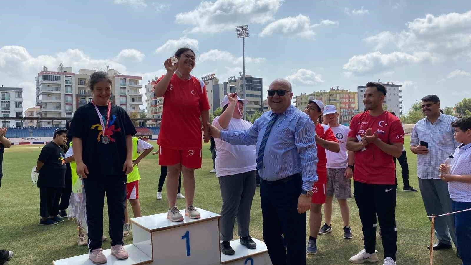 Silifke'de özel çocuklar arasında atletizm yarışması düzenlendi