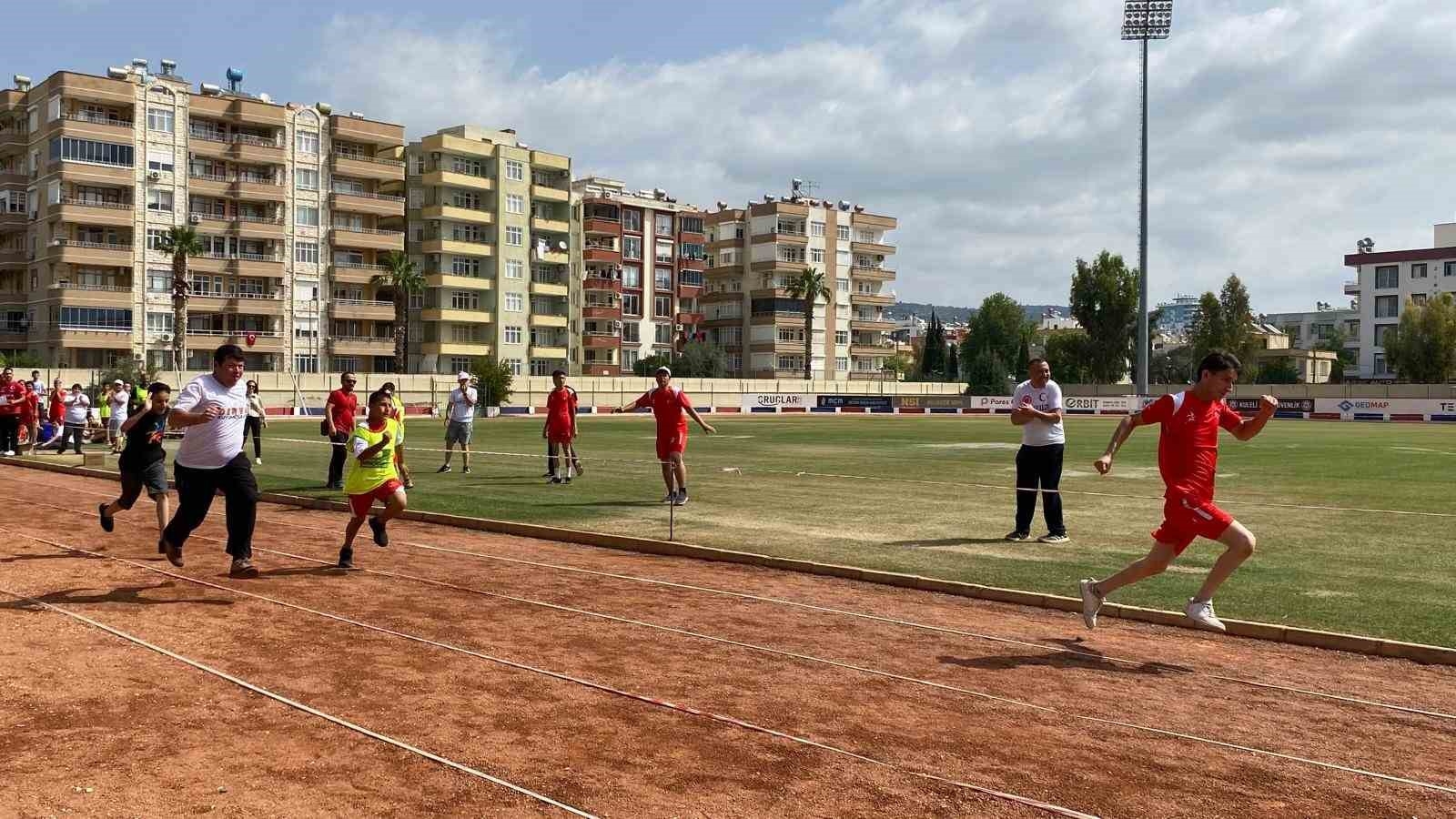 Silifke'de özel çocuklar arasında atletizm yarışması düzenlendi