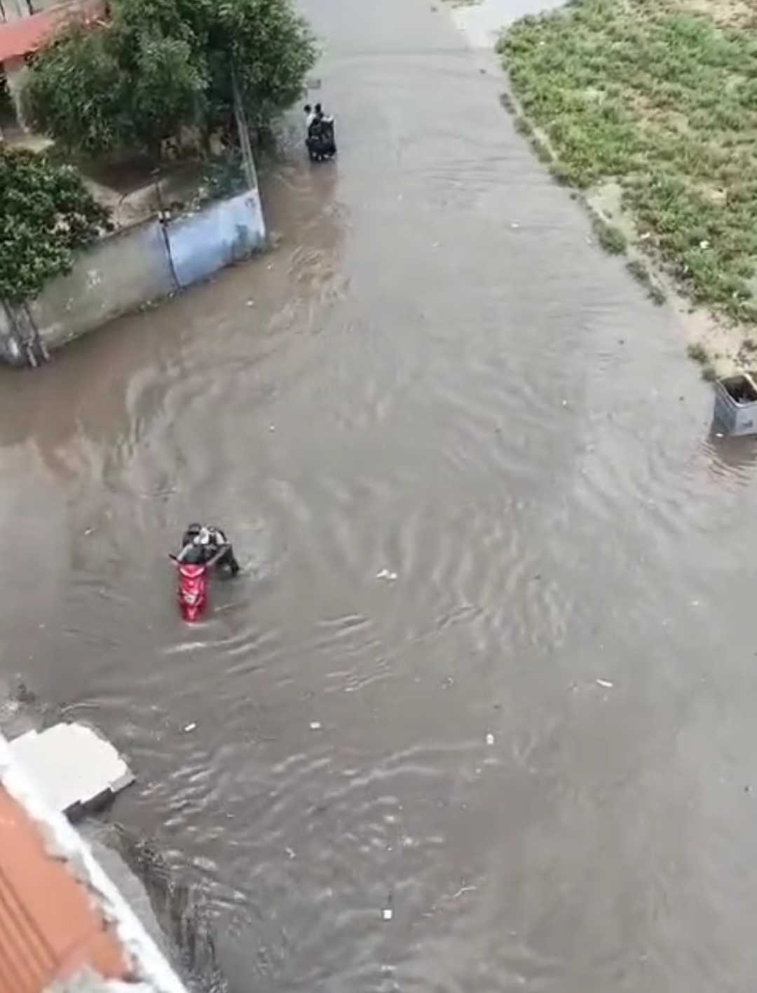 Sulama kanalı değil yol