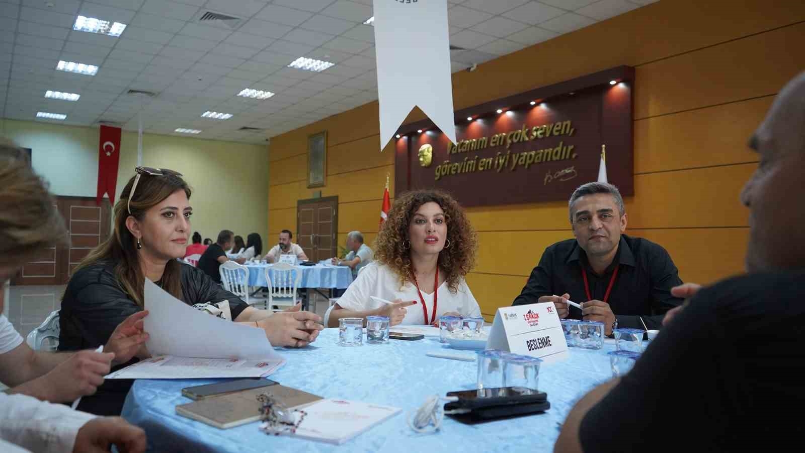Tarsus'ta 1. Sokak Hayvanları Çalıştayı yoğun ilgi gördü
