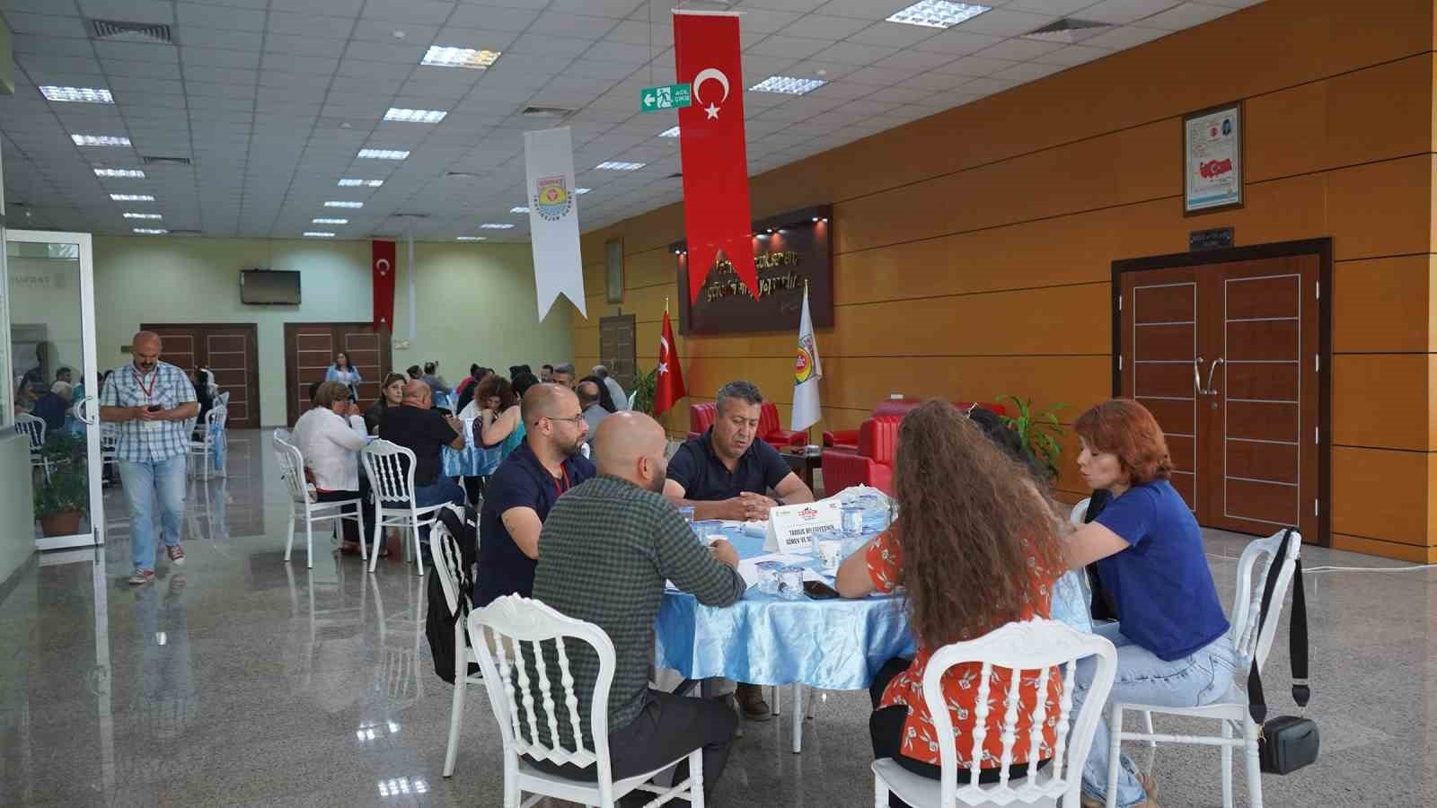 Tarsus'ta 1. Sokak Hayvanları Çalıştayı yoğun ilgi gördü