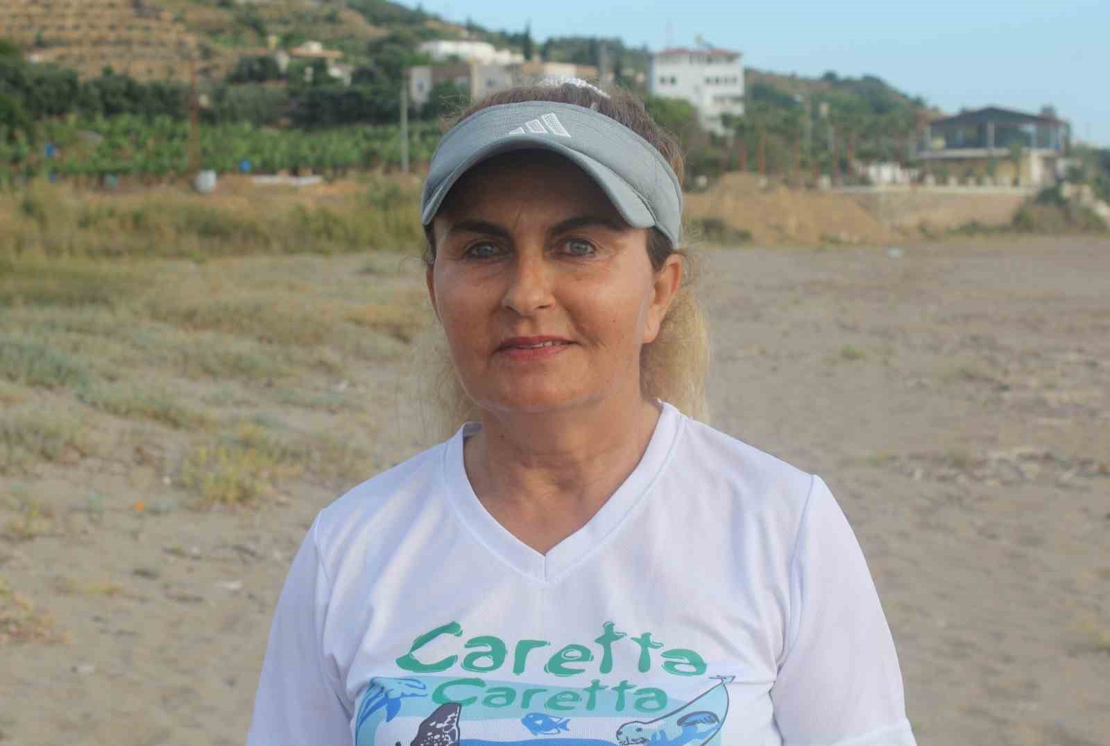 Ters Dönen Caretta Caretta Antalya'da Vatandaşların Yardımıyla Kurtarıldı