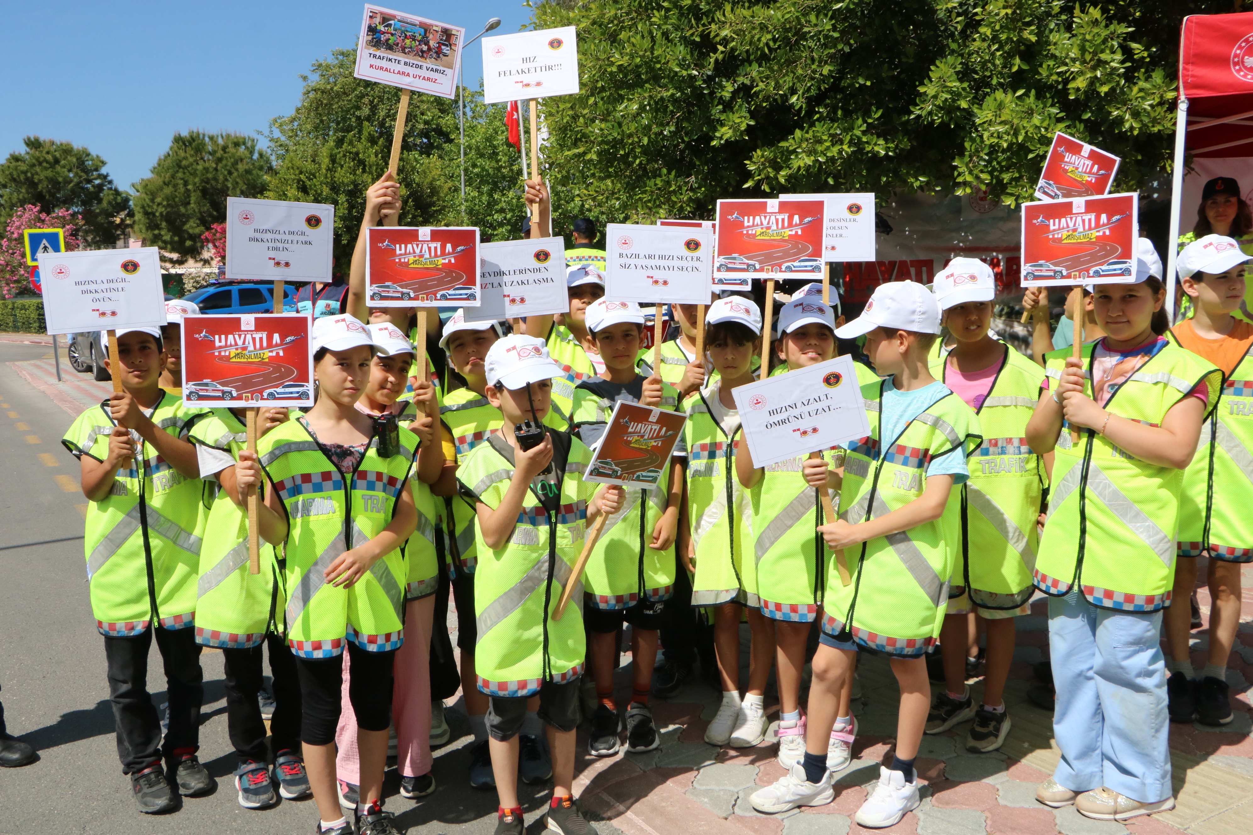 Trafik dedektifleri jandarmayla hız denetimi yaptı