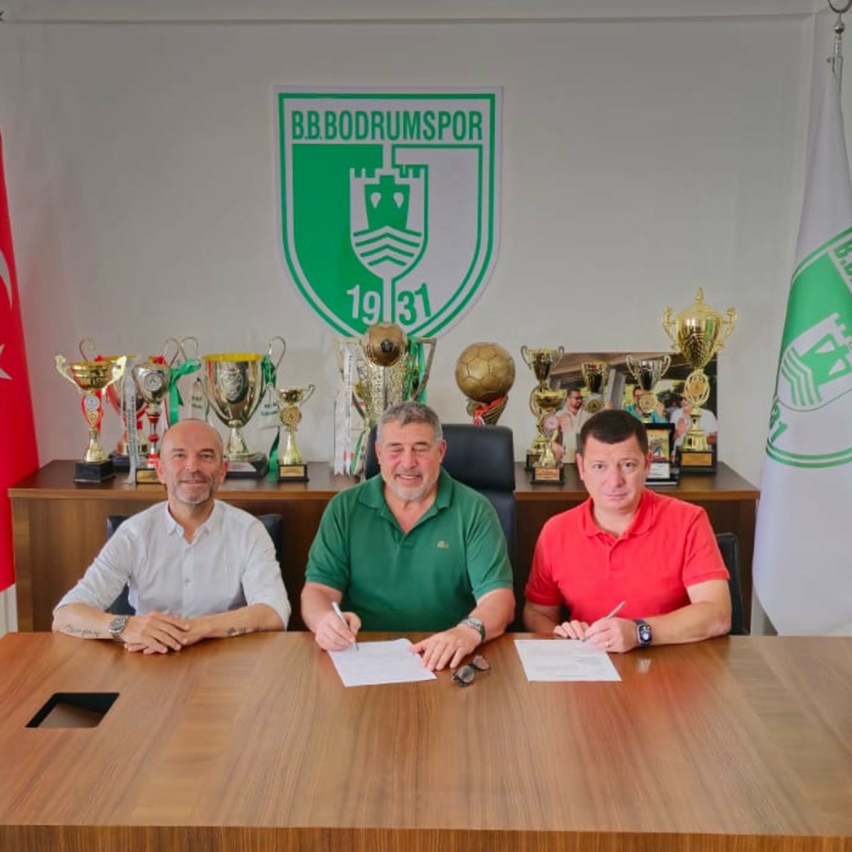 Voleybolda Bodrumspor'da imzalar atılmaya başladı