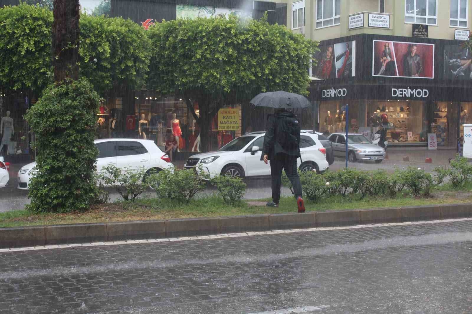 Yağmur sonrası oluşan gökkuşağı hayran bıraktı