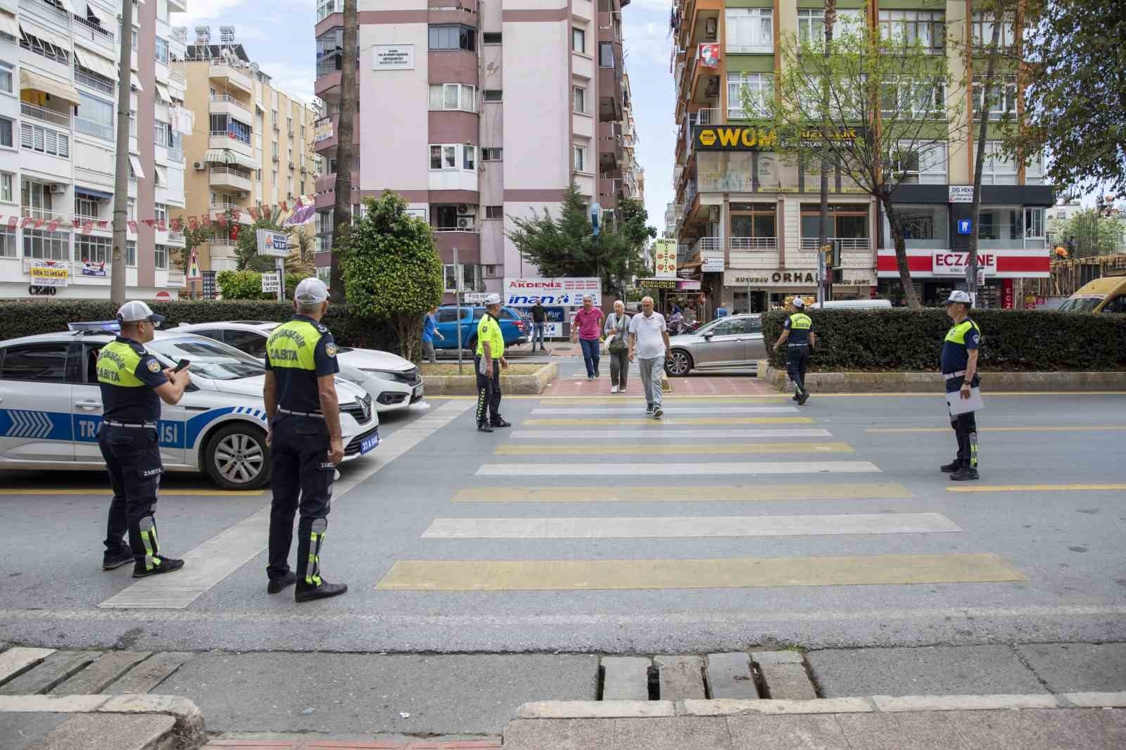 Zabıta ekipleri yolcu güvenliği için araç denetimlerini sıklaştırdı