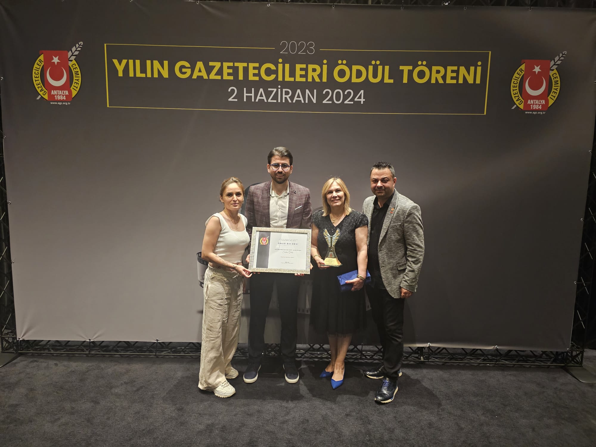 Antalya Gazeteciler Cemiyeti’nden Hürses’e Ödül