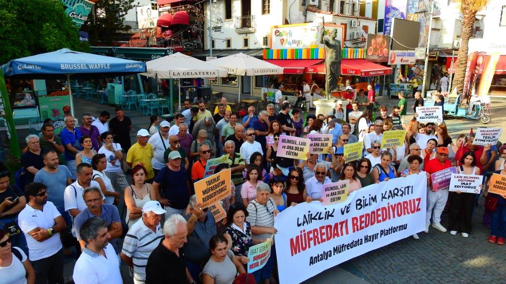 Müfredata Antalya’dan da tepki yükseldi