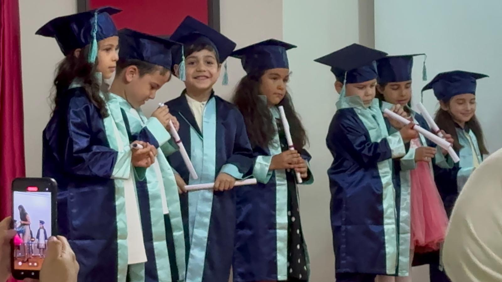 İlk kez mezuniyet coşkusu yaşadılar