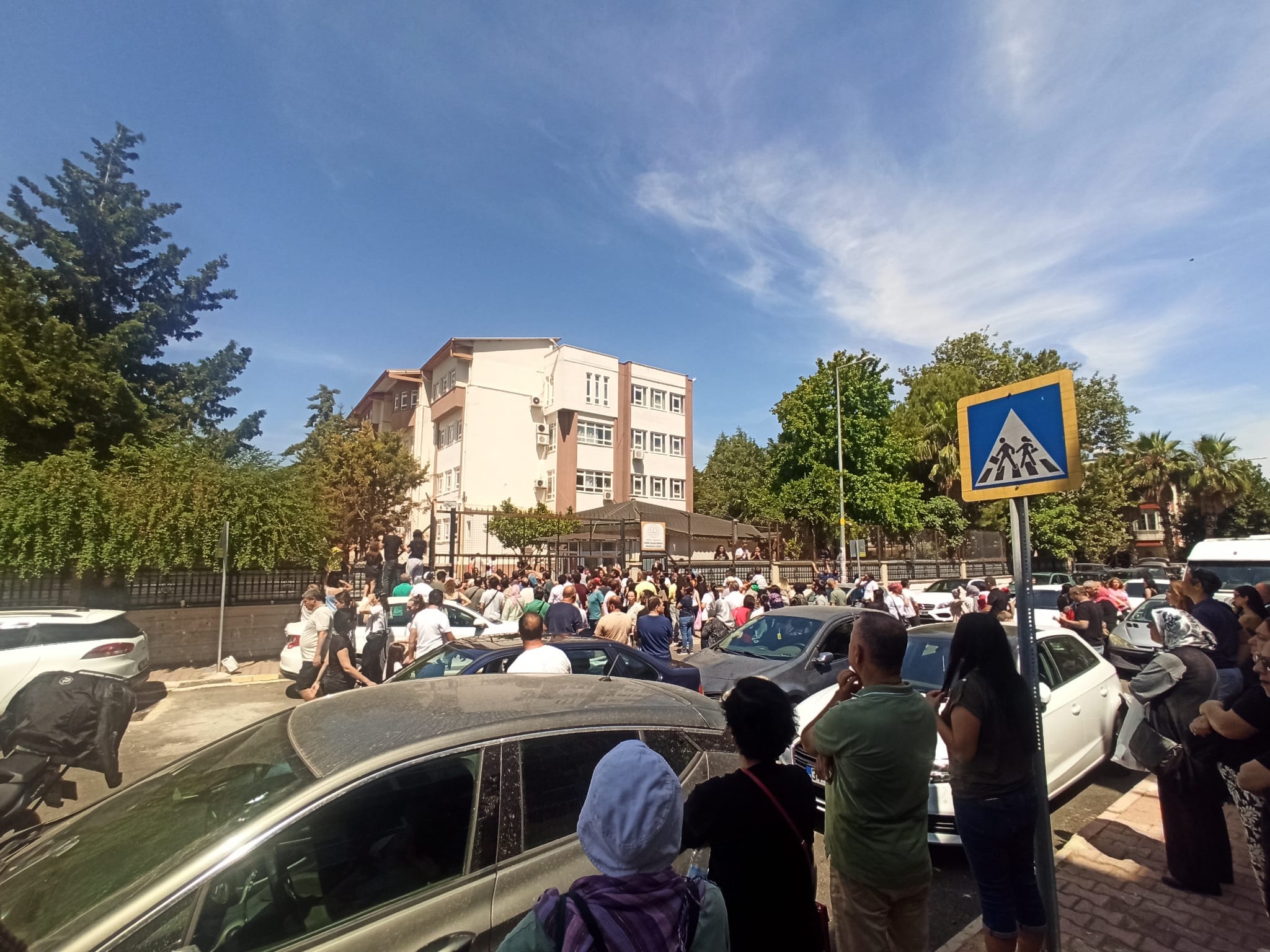 Sınav heyecanı velileri de esir aldı