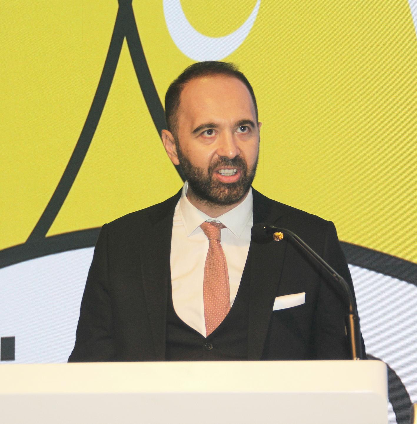 Dr. Murat Kaplan, YÖRSİAD'a İş Dünyasında Beden Dilinin Gücünü Anlattı!