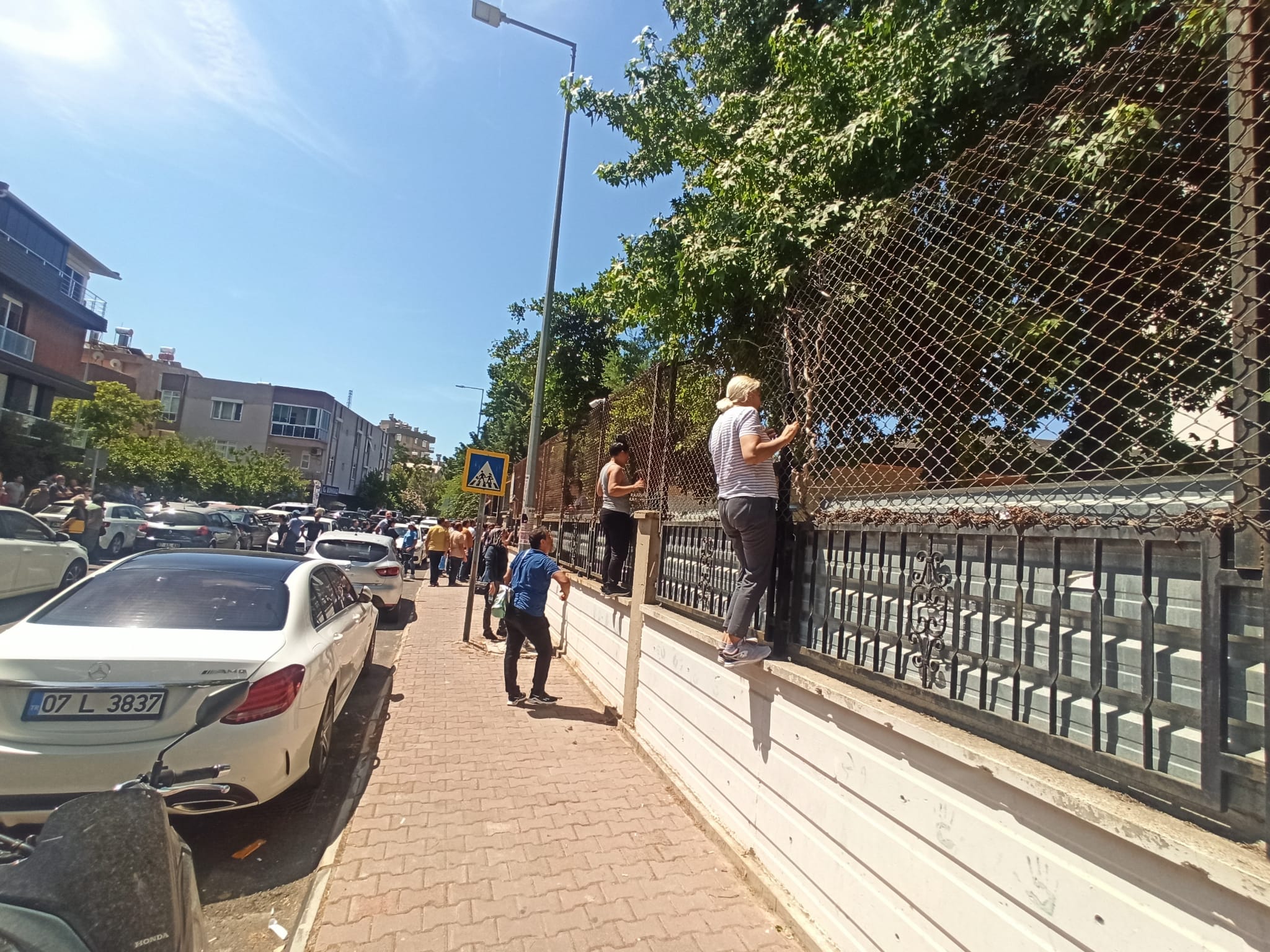 Sınav heyecanı velileri de esir aldı