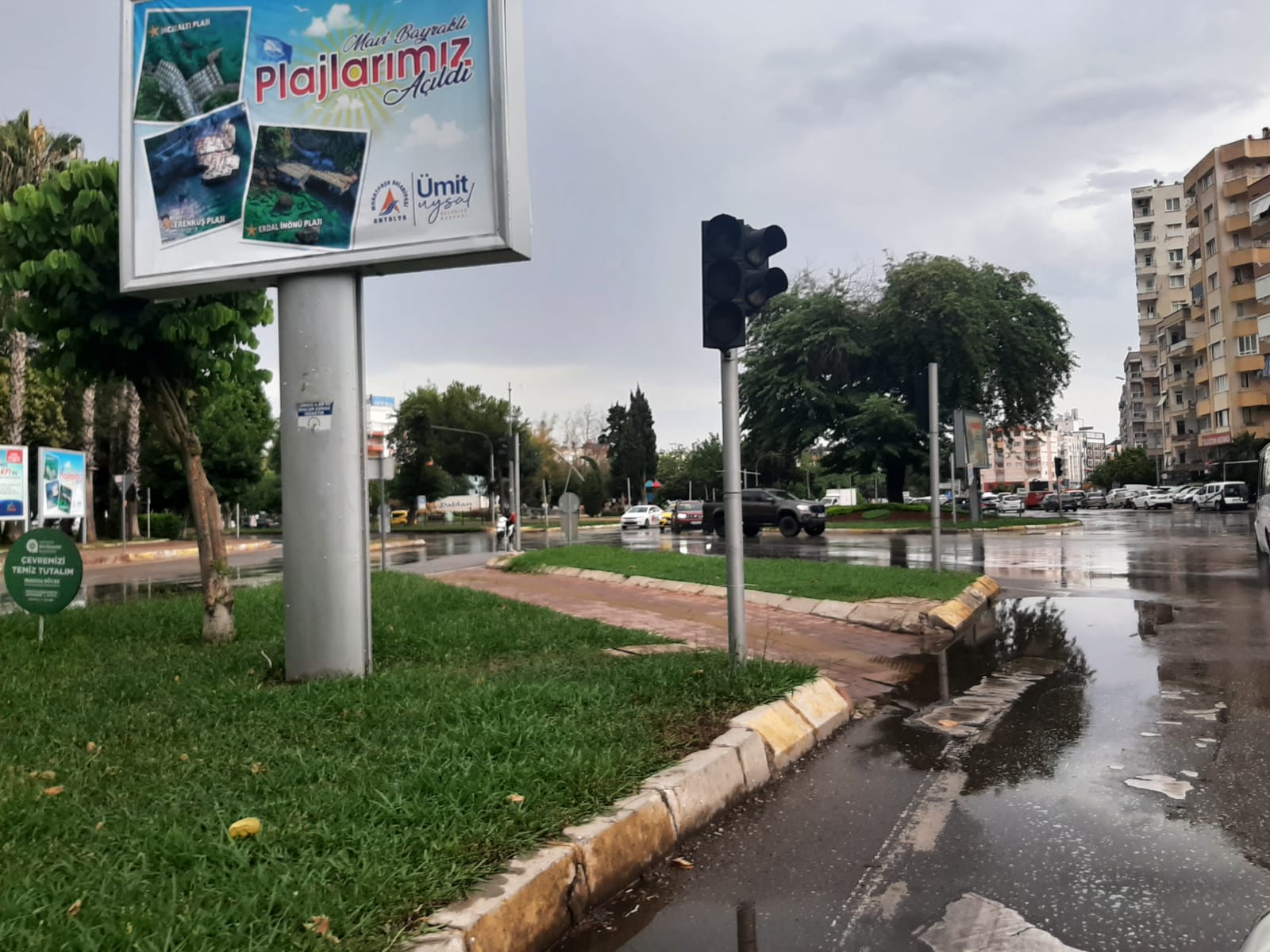 Opera Kavşağı ışıksız kaldı