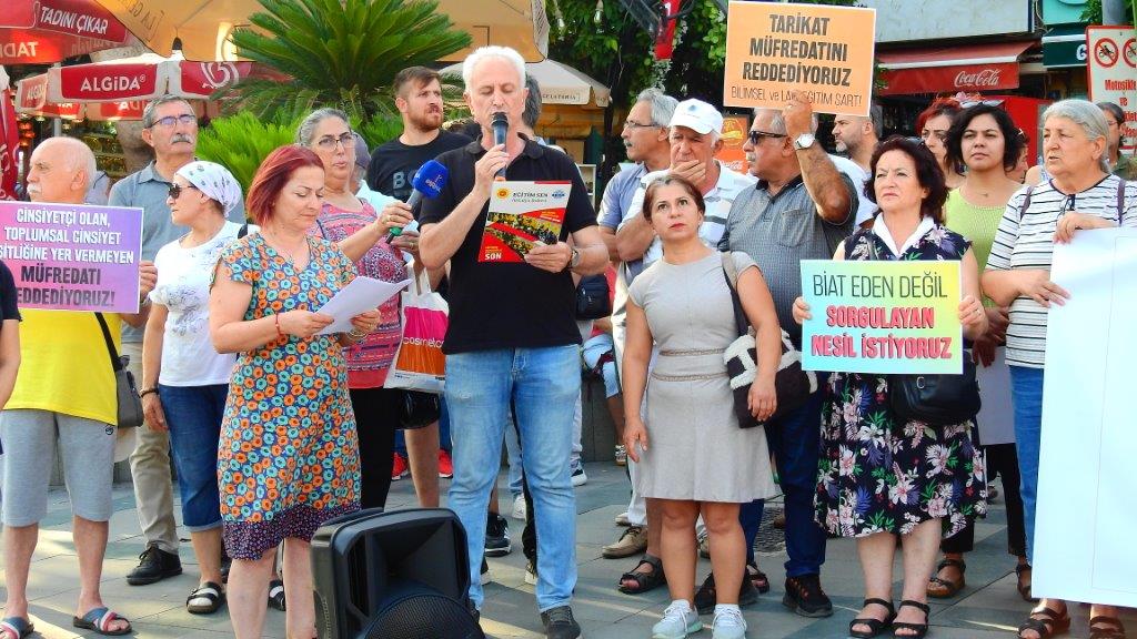 Müfredata Antalya’dan da tepki yükseldi