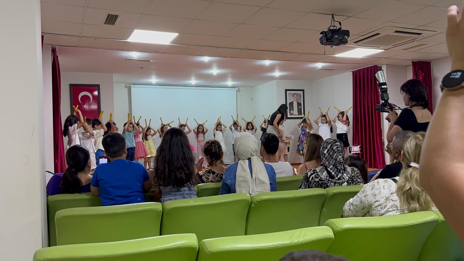 İlk kez mezuniyet coşkusu yaşadılar