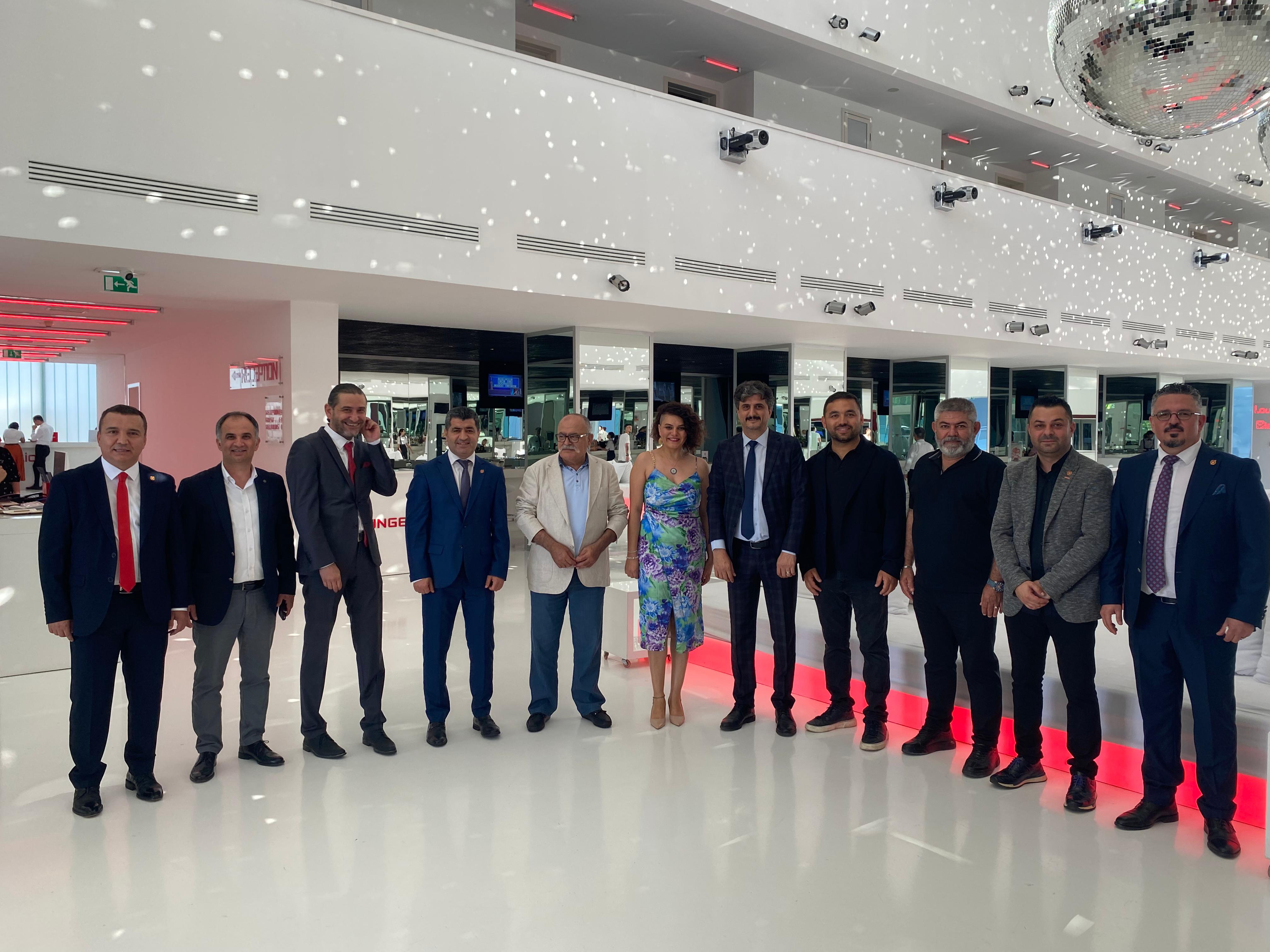 Antalya Gazeteciler Cemiyeti’nden Hürses’e Ödül