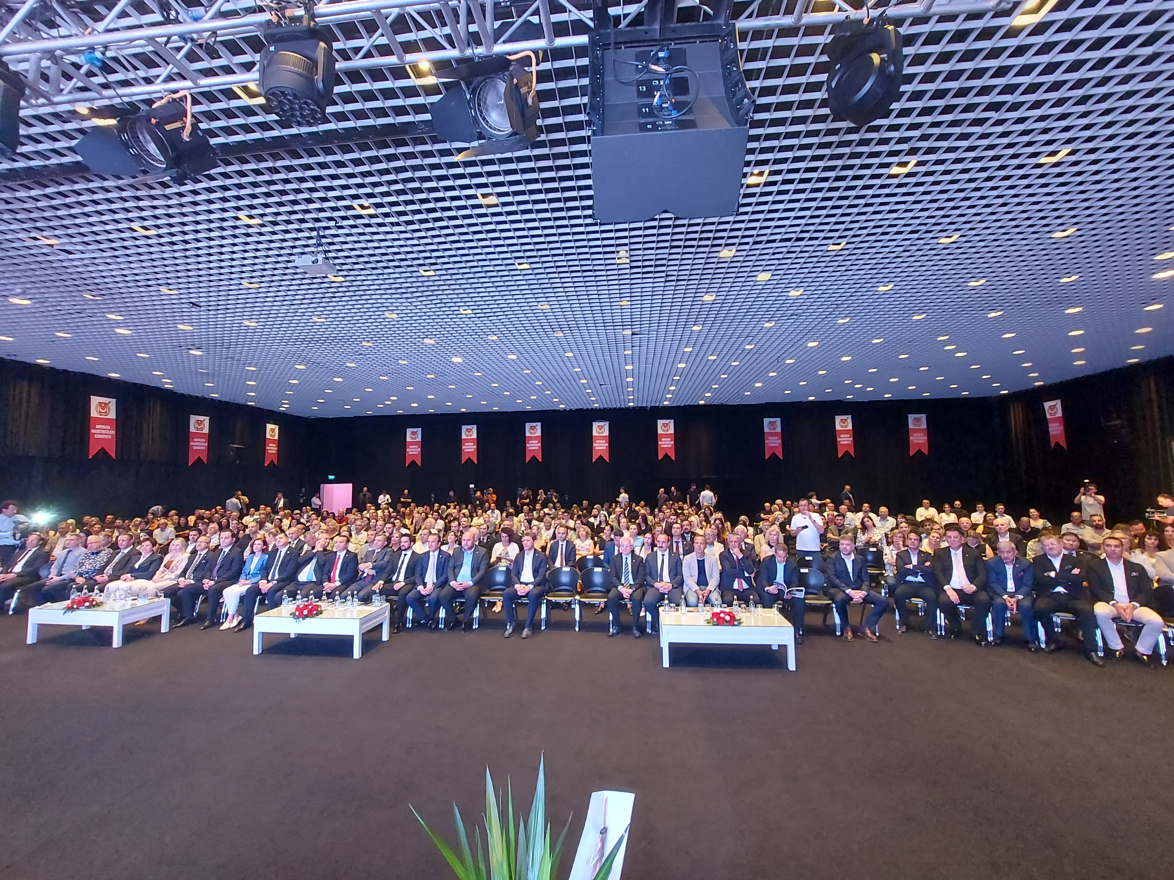 Antalya Gazeteciler Cemiyeti’nden Hürses’e Ödül