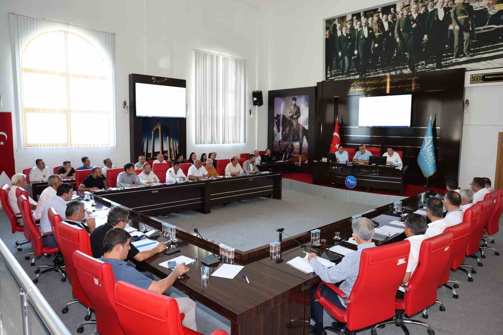 Aksu Belediyesi meclisinde İsrail'in Filistin'e yönelik saldırıları kınandı