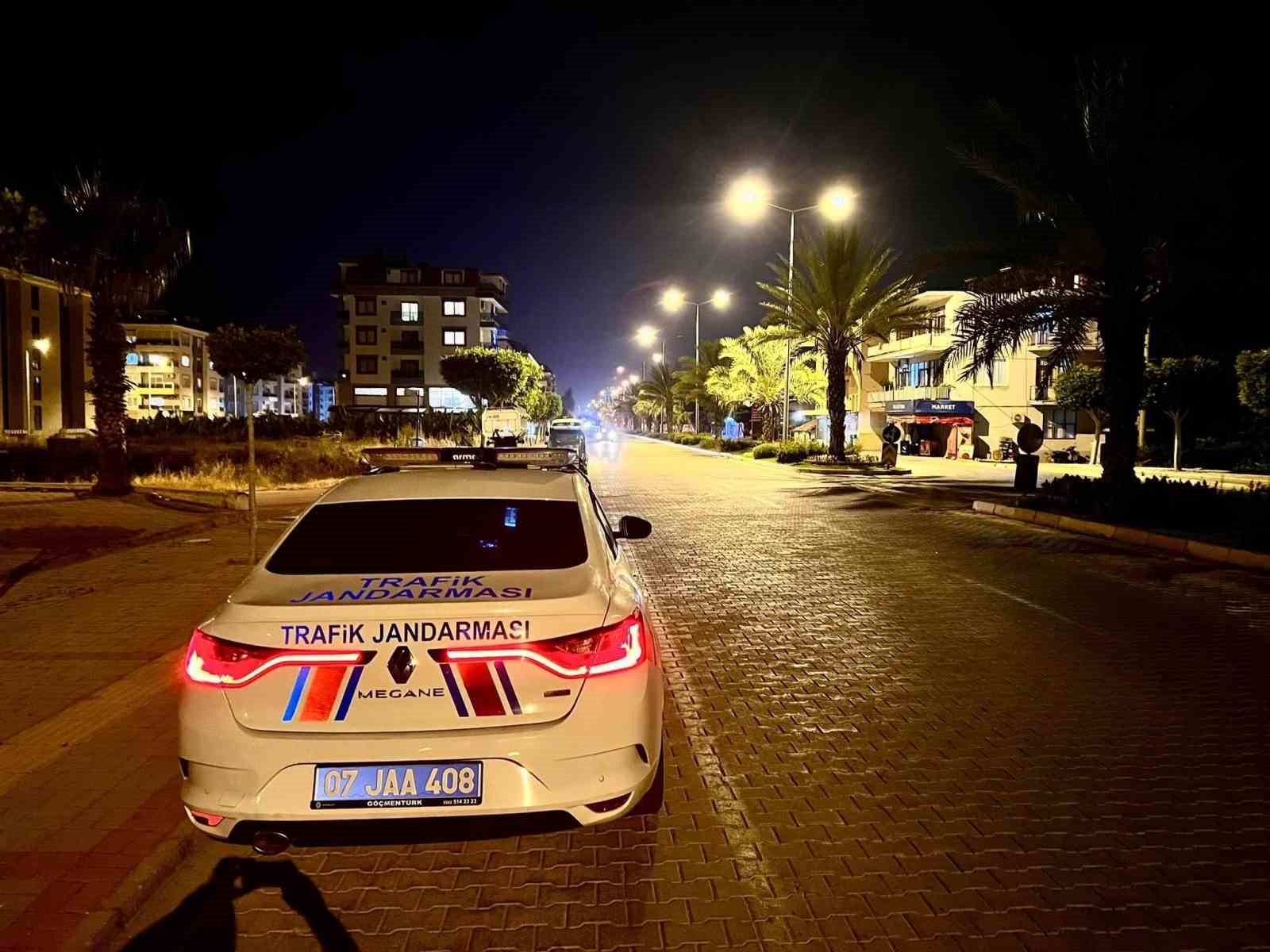 Alanya'da aranan 3 şahıs yakalandı