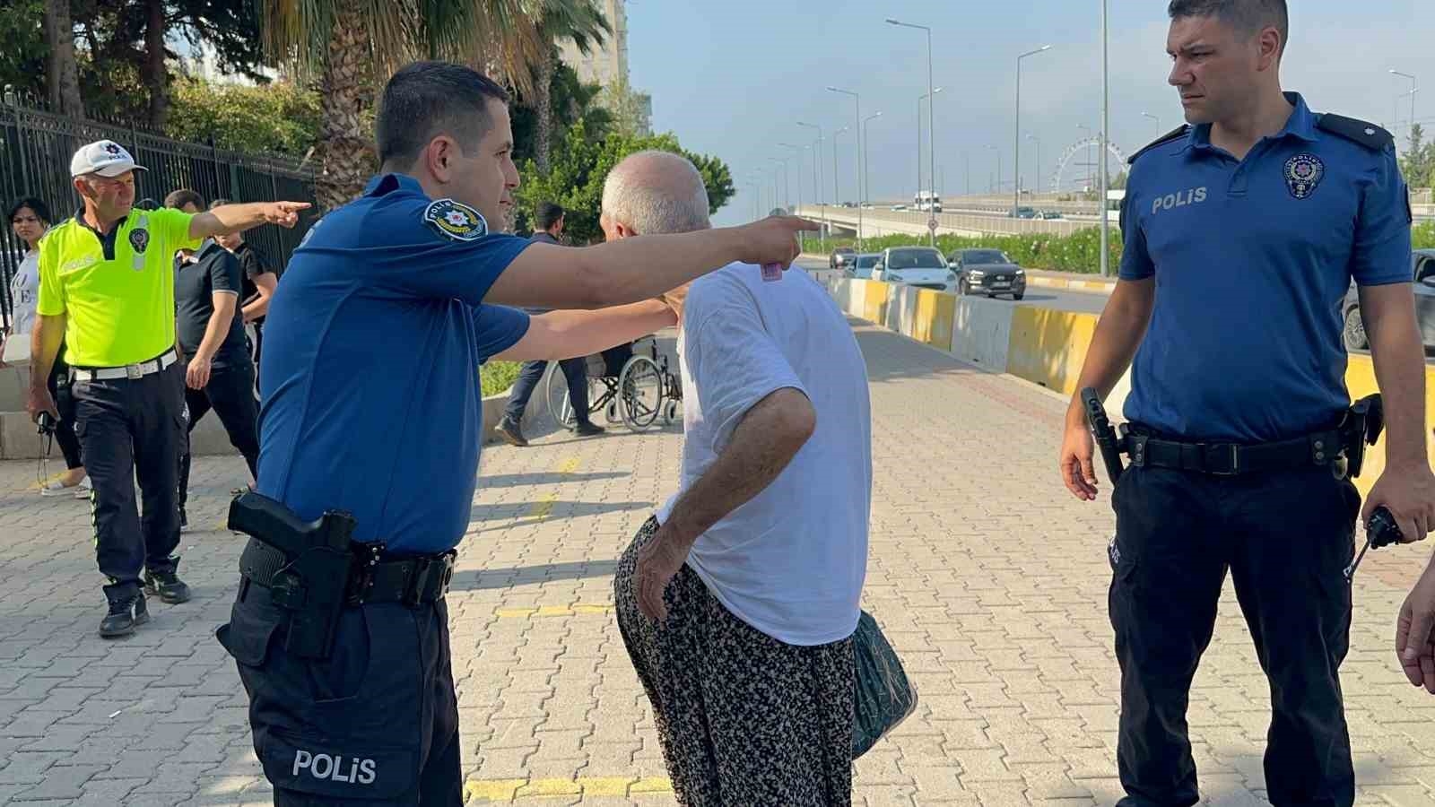 Antalya Adliyesi önünde hareketli dakikalar