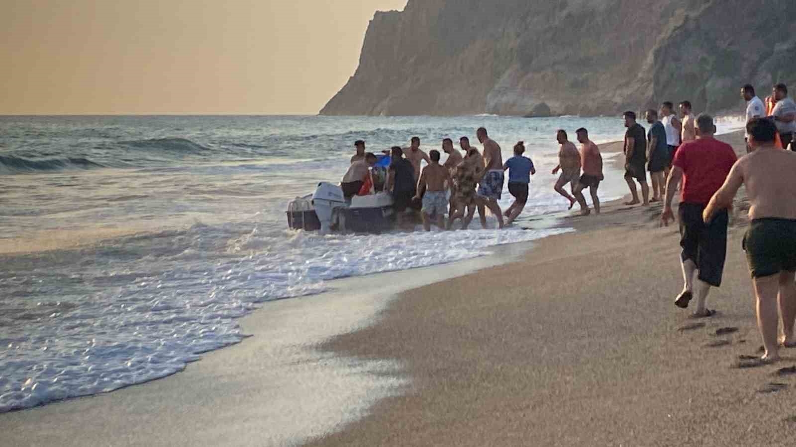 Antalya'da dalgalara kapılan şahıs hayatını kaybetti