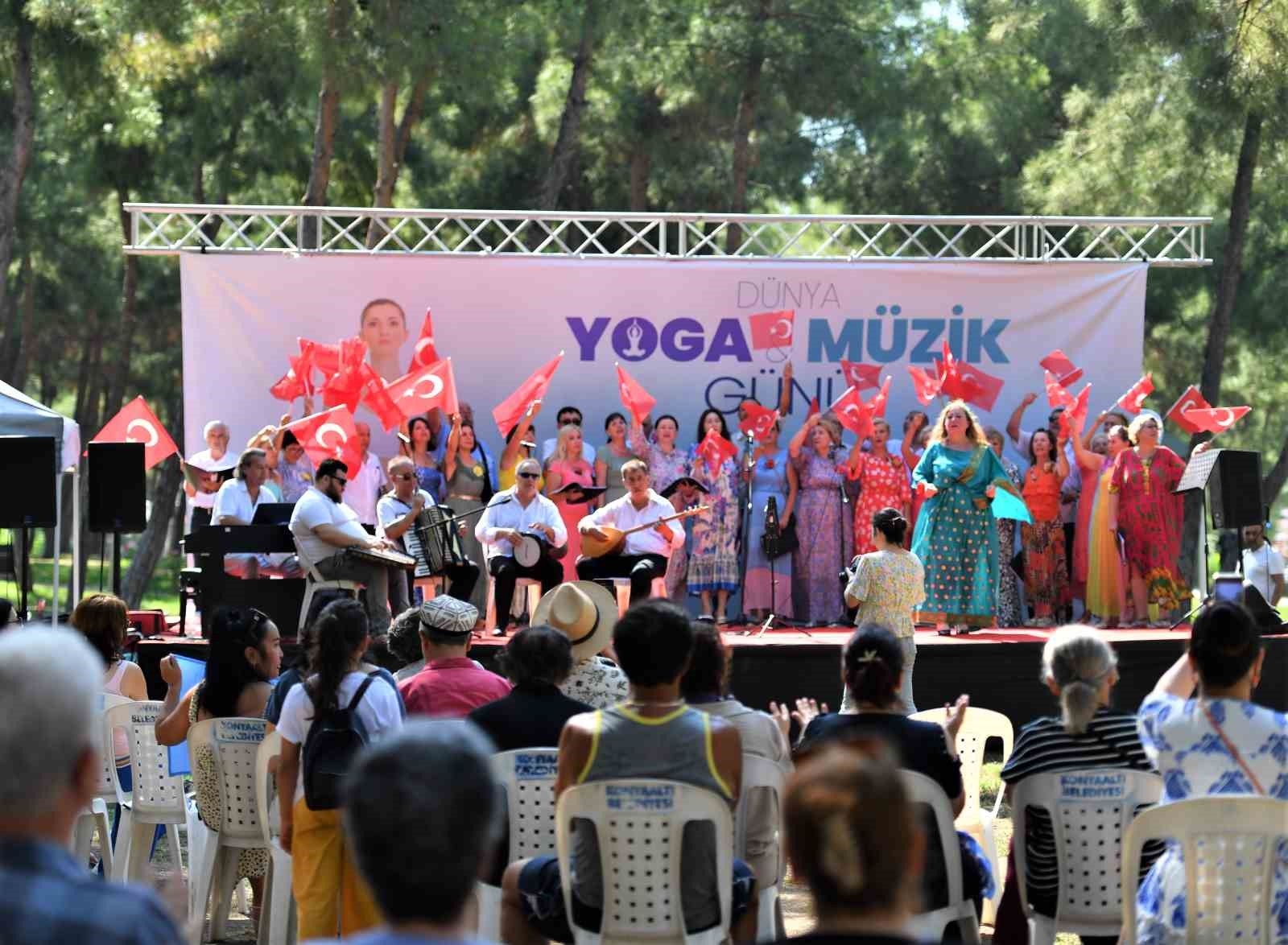 Antalya'da, Dünya Yoga Günü kahkahayla kutlandı