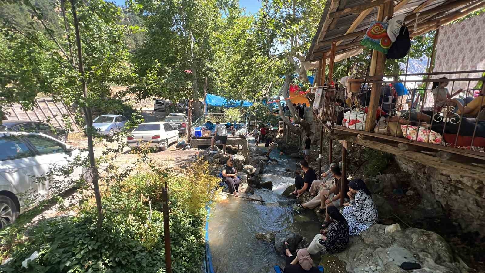 'Ardıç suyu mesire alanı' piknikçilerin uğrak yeri oldu