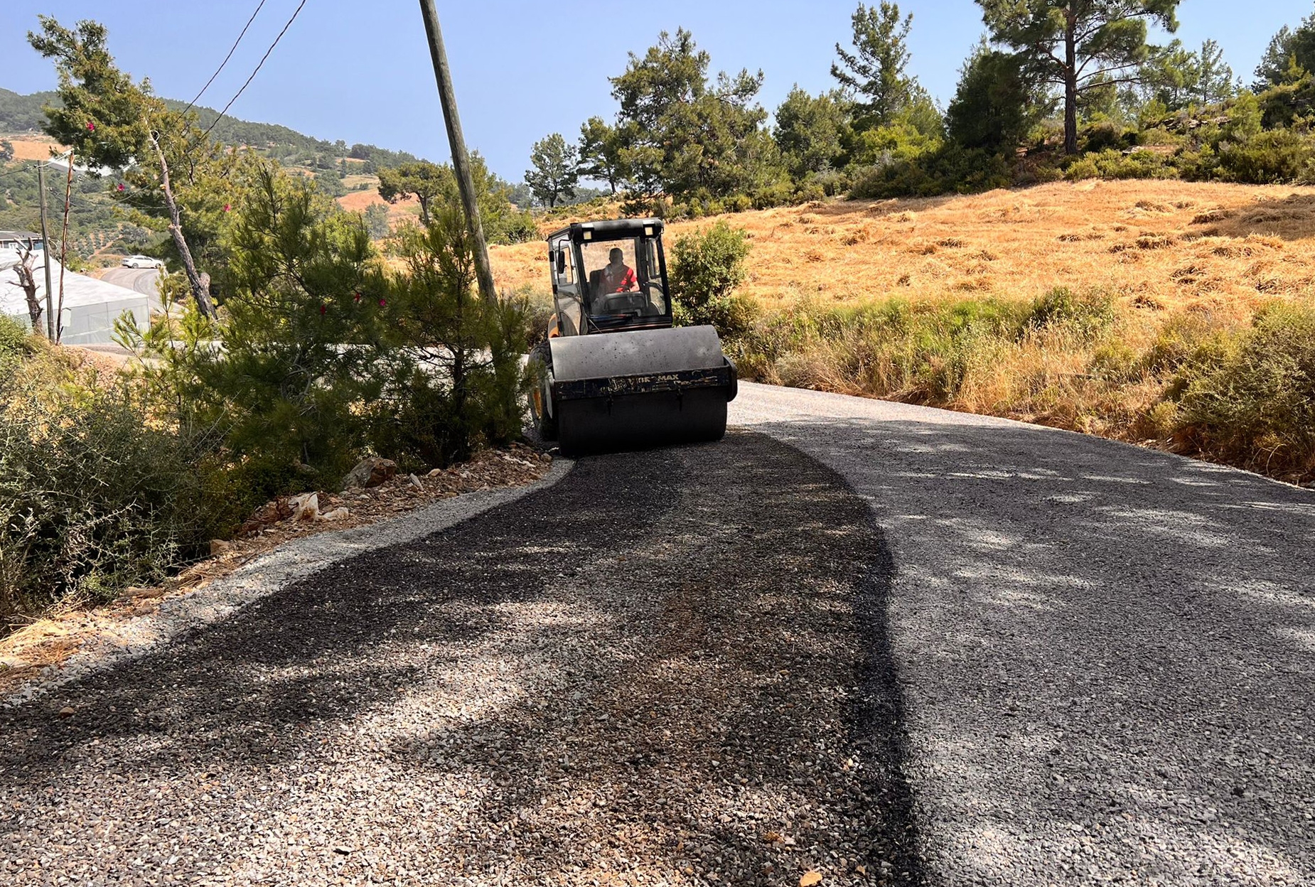 ASAT, Gazipaşa'da sathi asfalt yapıyor
