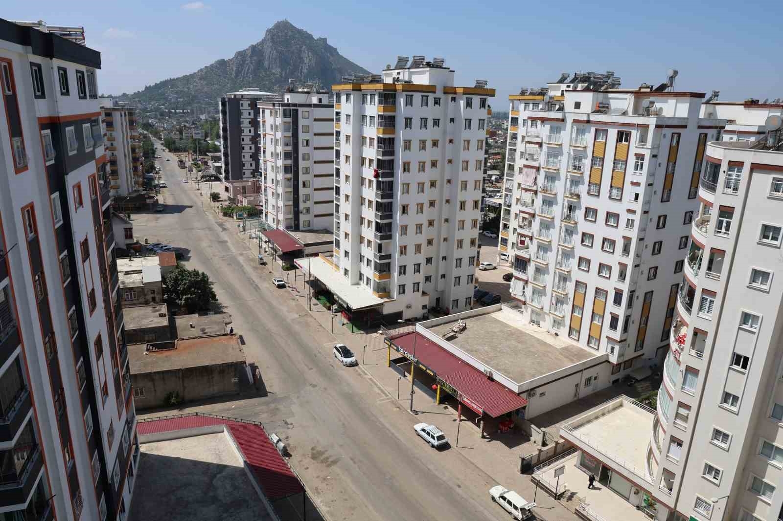 Bayram tatili ve sıcak ilçeyi sessizliğe bürüdü
