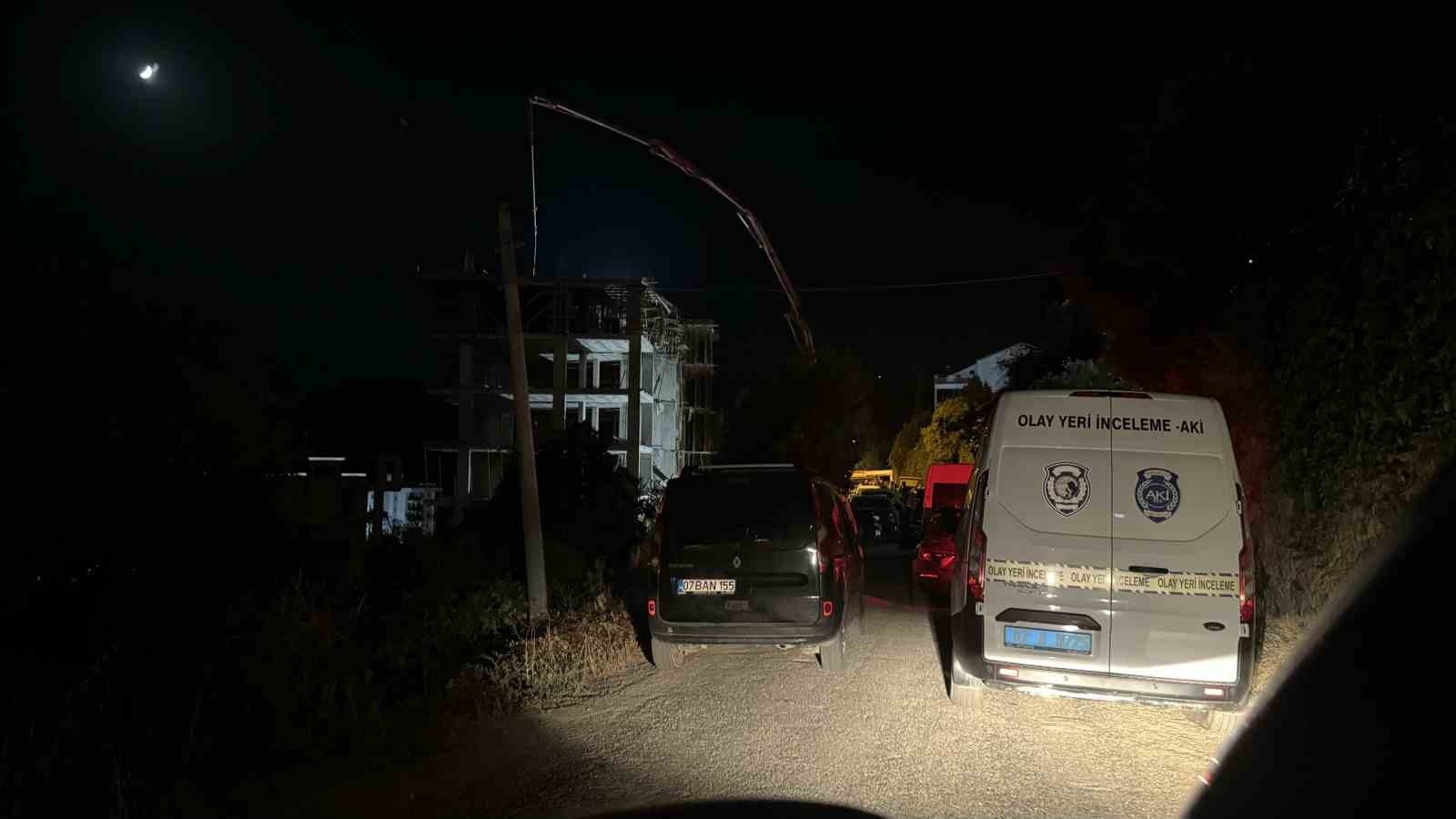 Beton dökerken 4'üncü kattan düşen inşaat işçisi ağır yaralandı