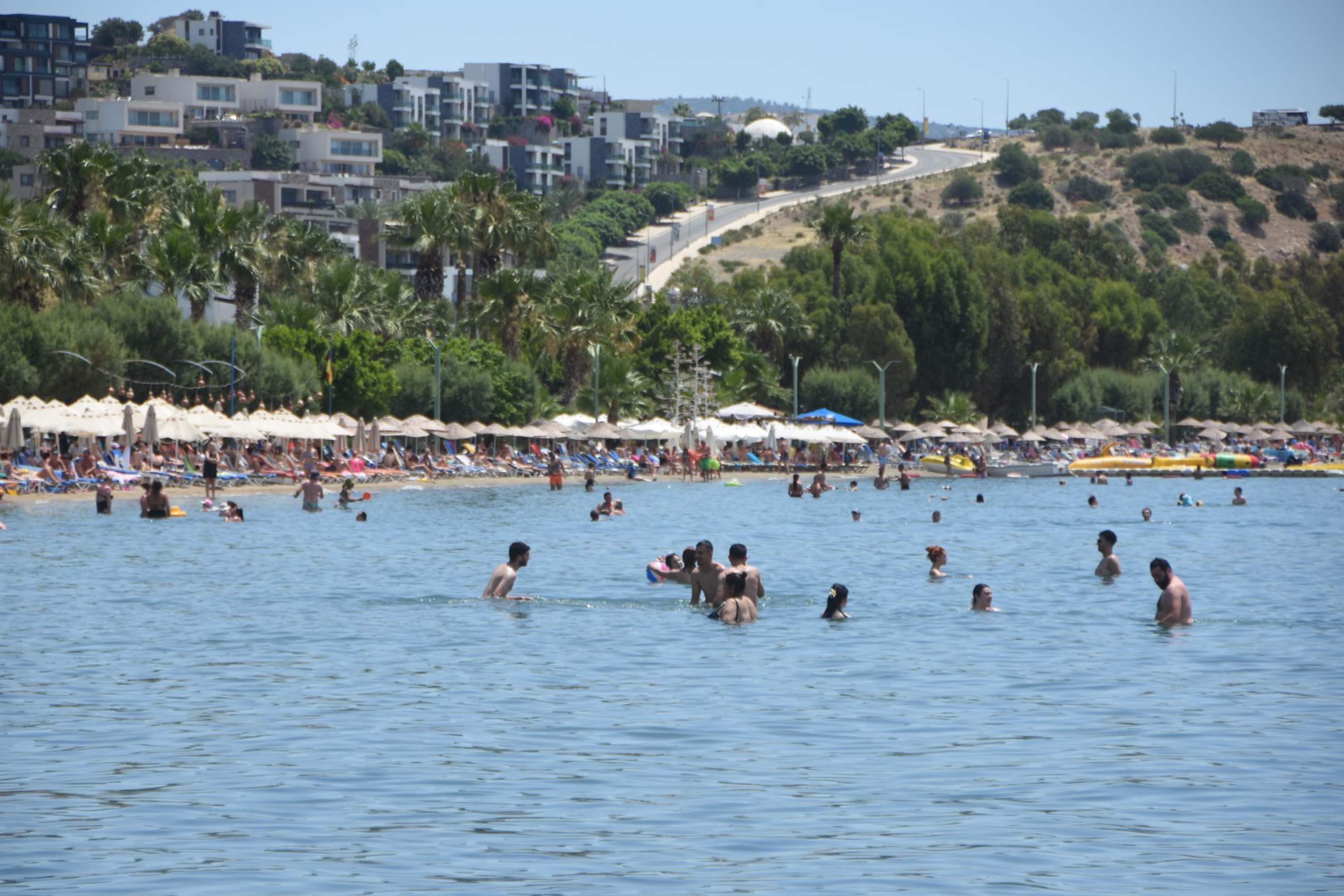 Bodrum'da bayramın 2'nci gününde sahiller doldu
