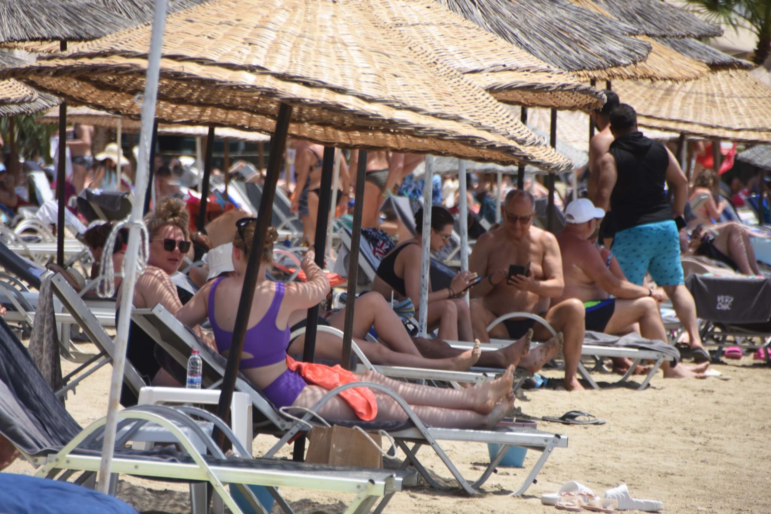 Bodrum'da bayramın 2'nci gününde sahiller doldu