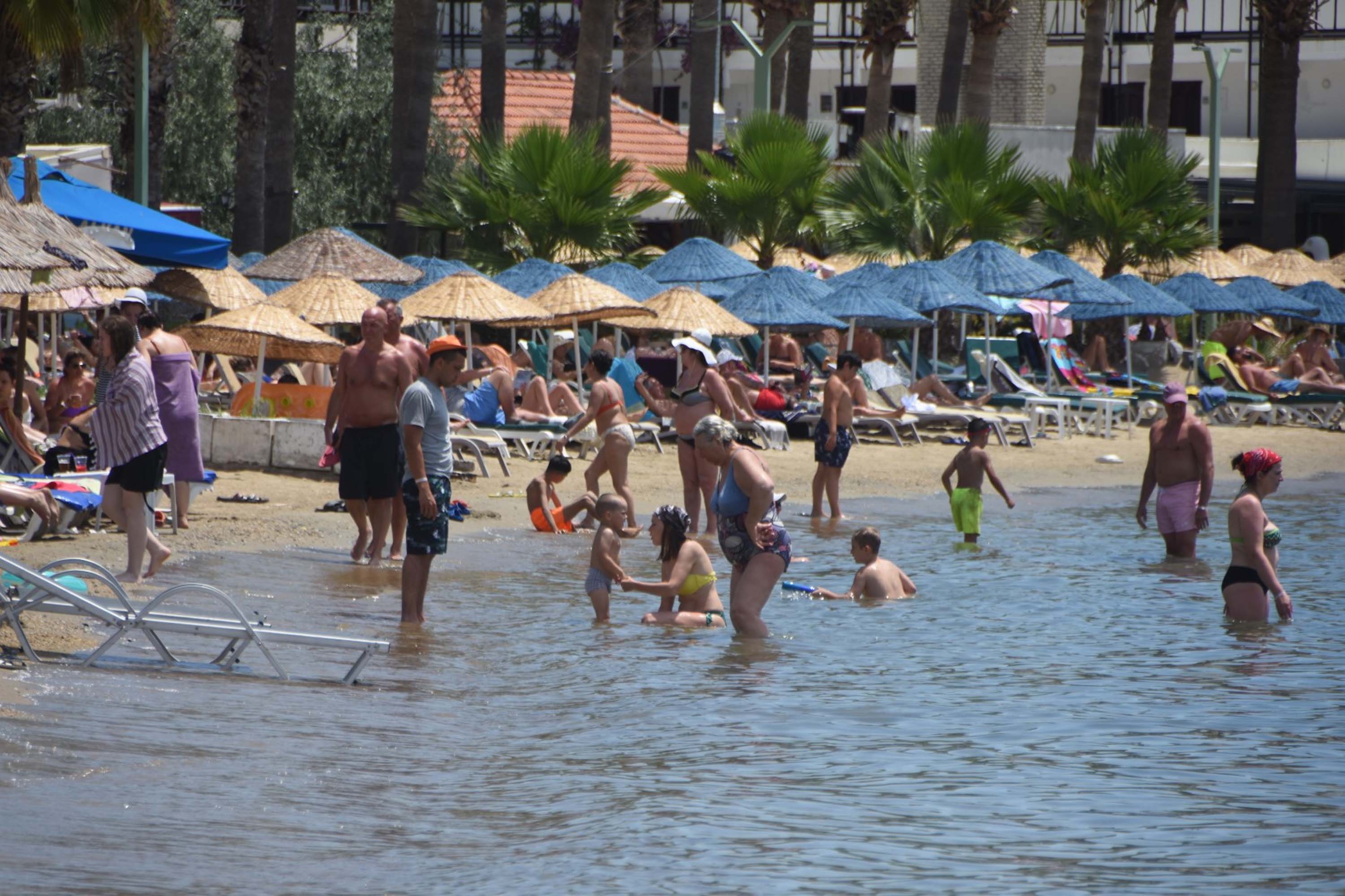 Bodrum'da bayramın 2'nci gününde sahiller doldu