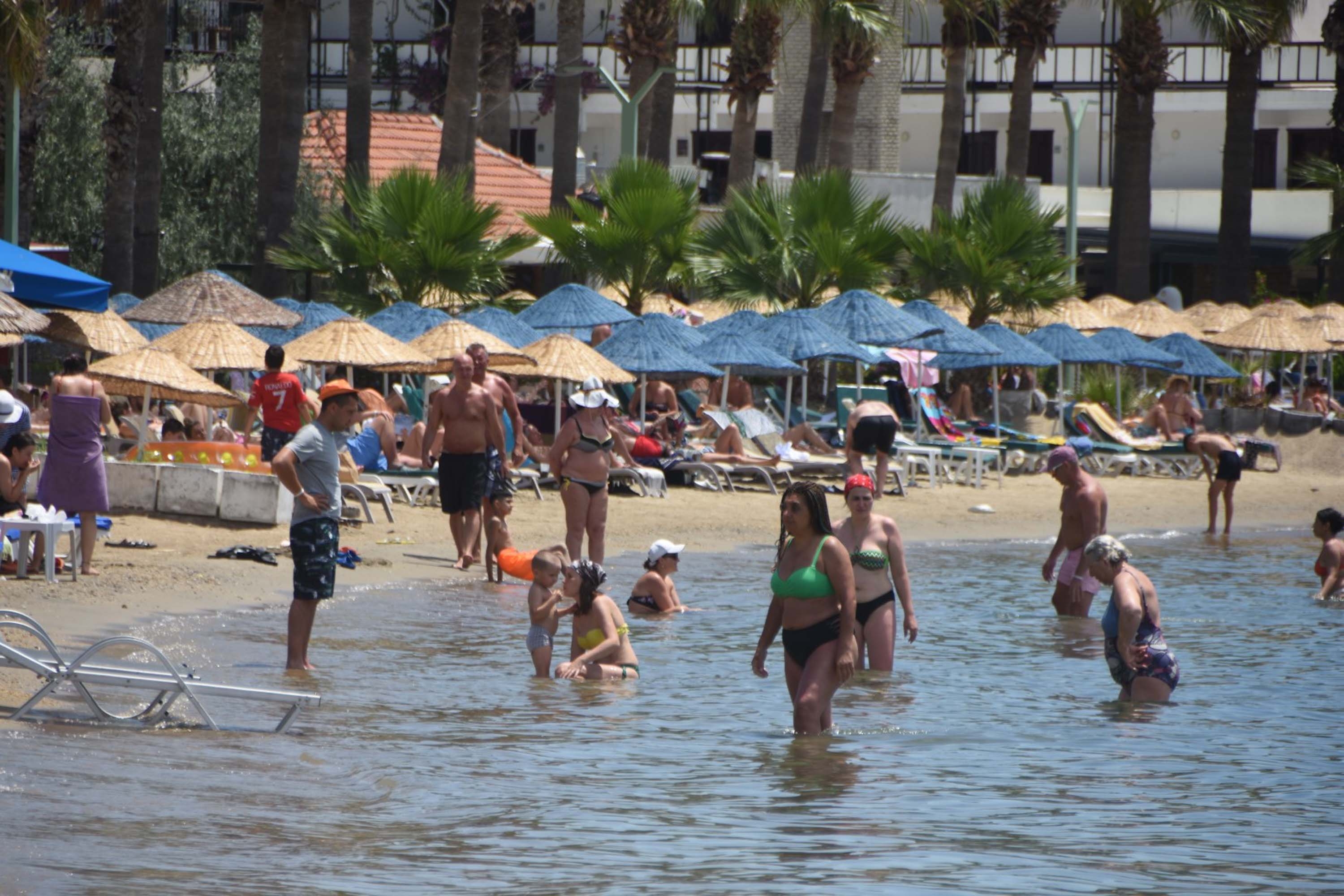 Bodrum'da bayramın 2'nci gününde sahiller doldu