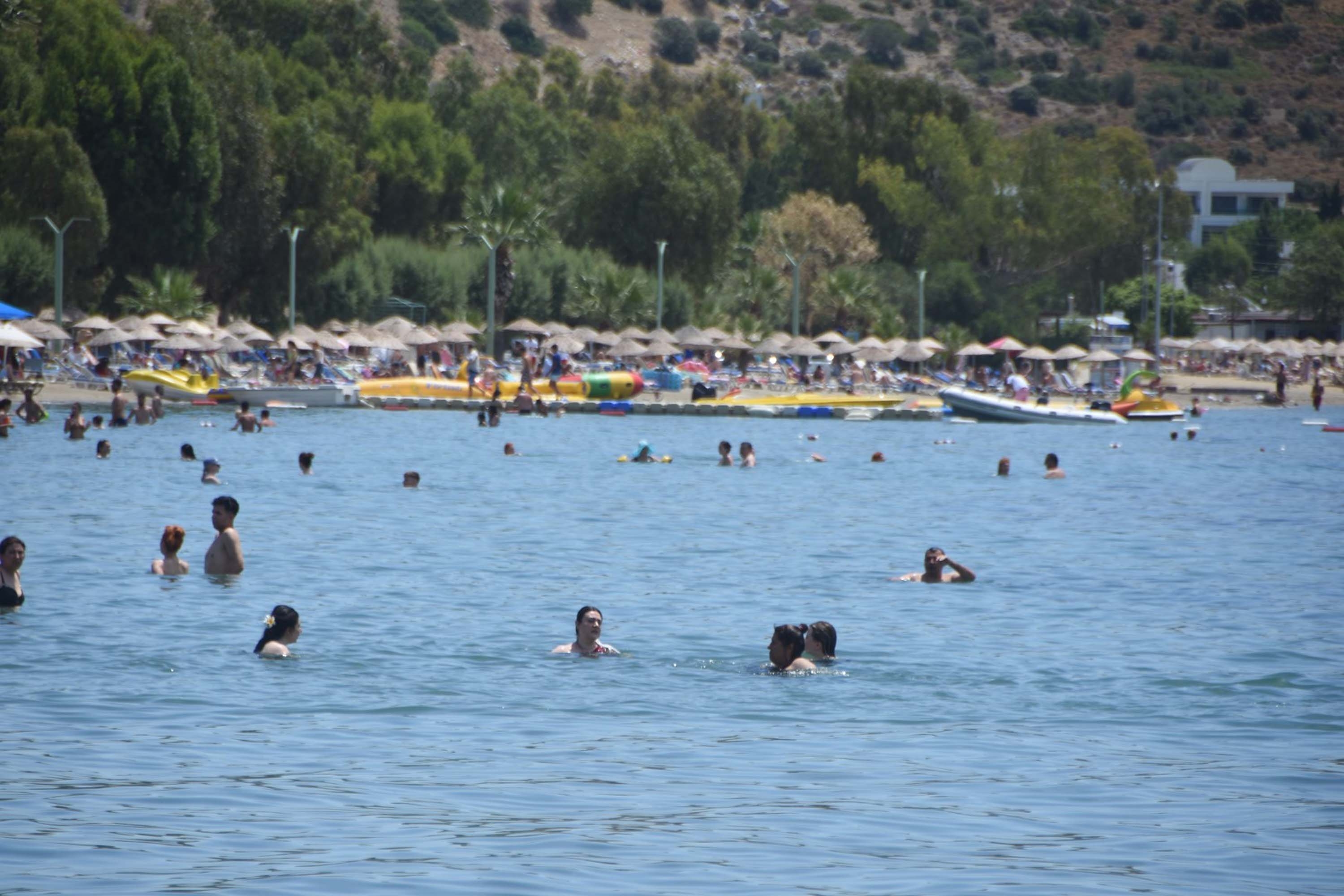 Bodrum'da bayramın 2'nci gününde sahiller doldu