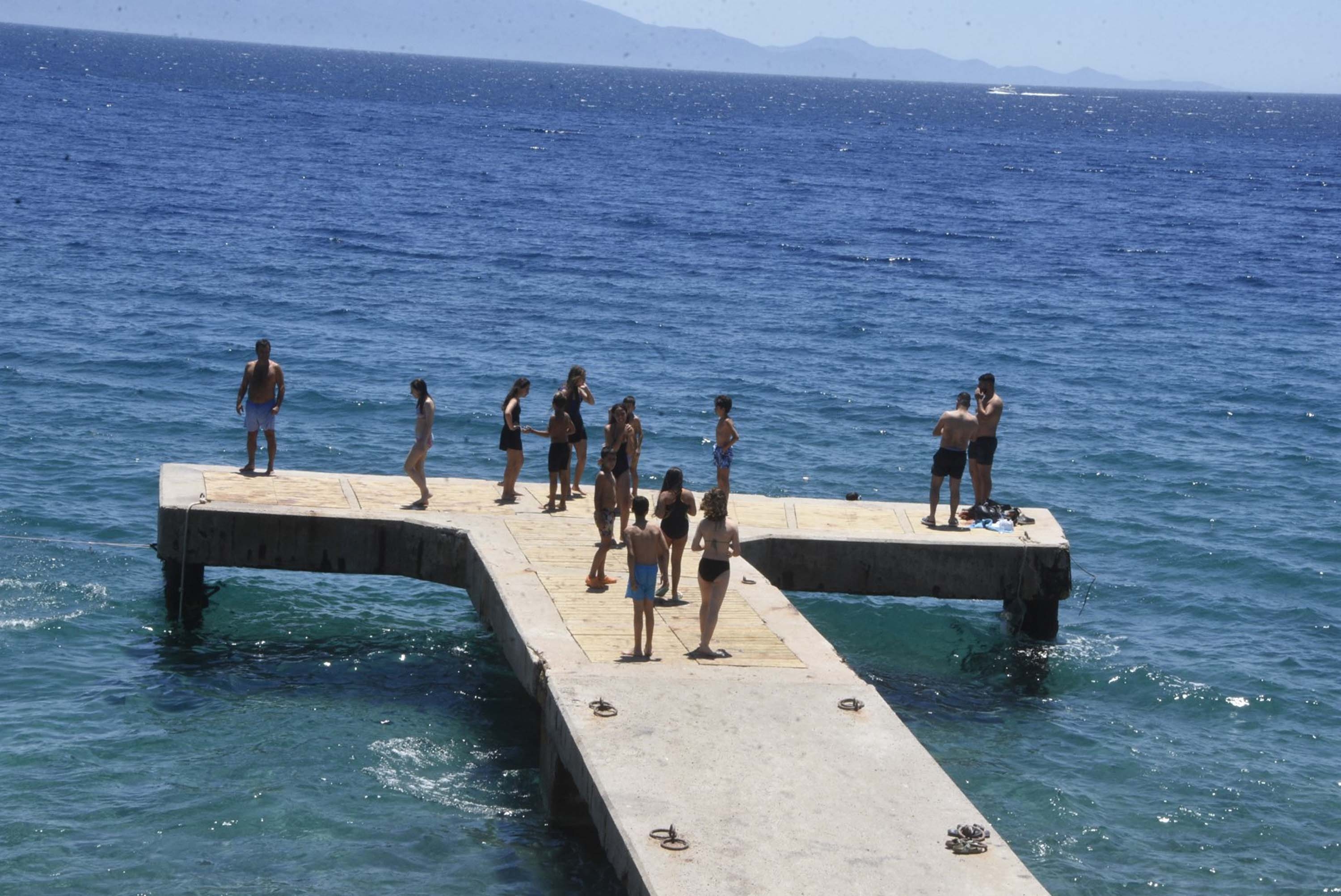 Bodrum'da plajlarda 'bayram' yoğunluğu