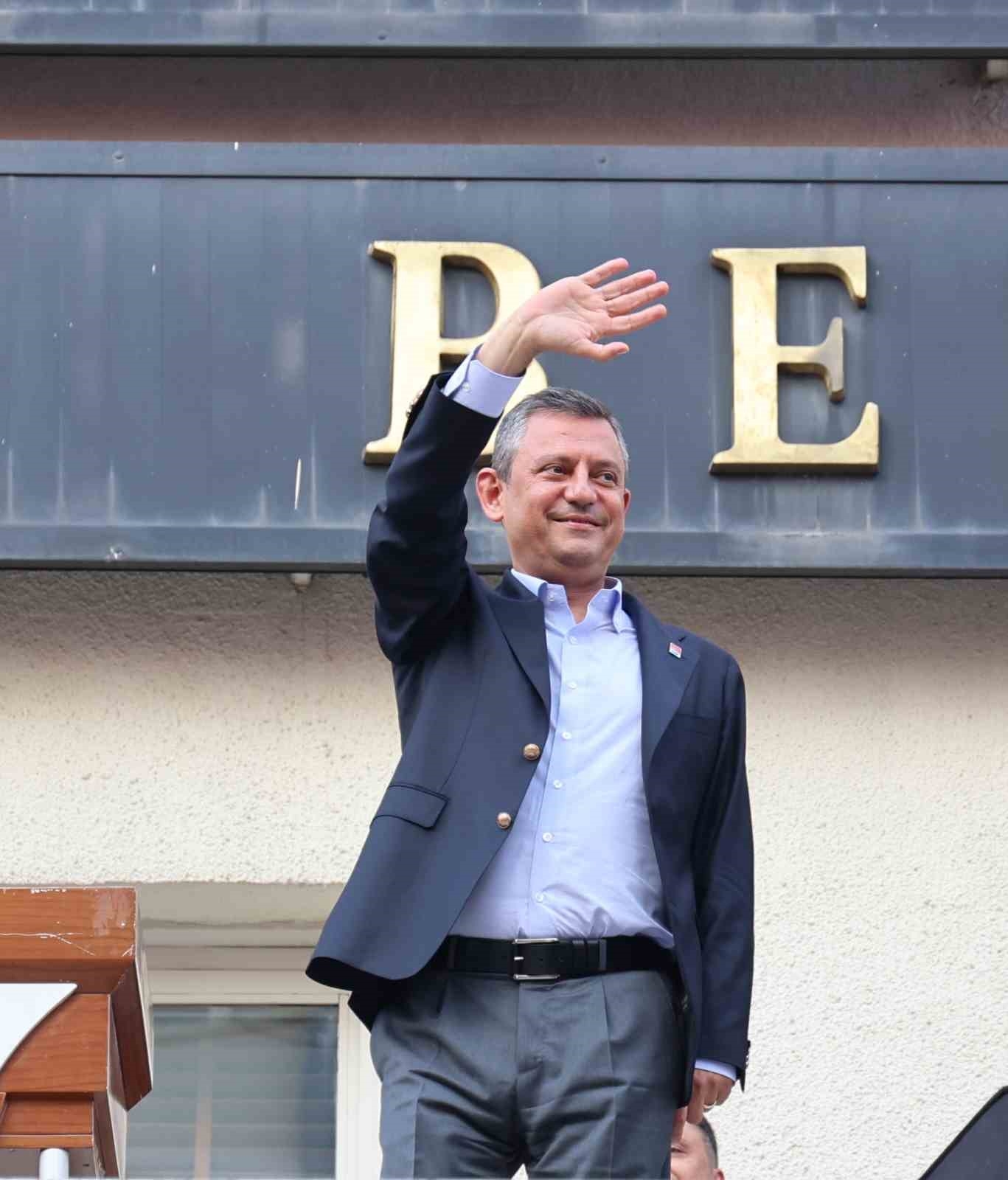CHP Genel Başkanı Özel: "Emekliye bayram ikramiyesi 1 asgari ücret verilsin"