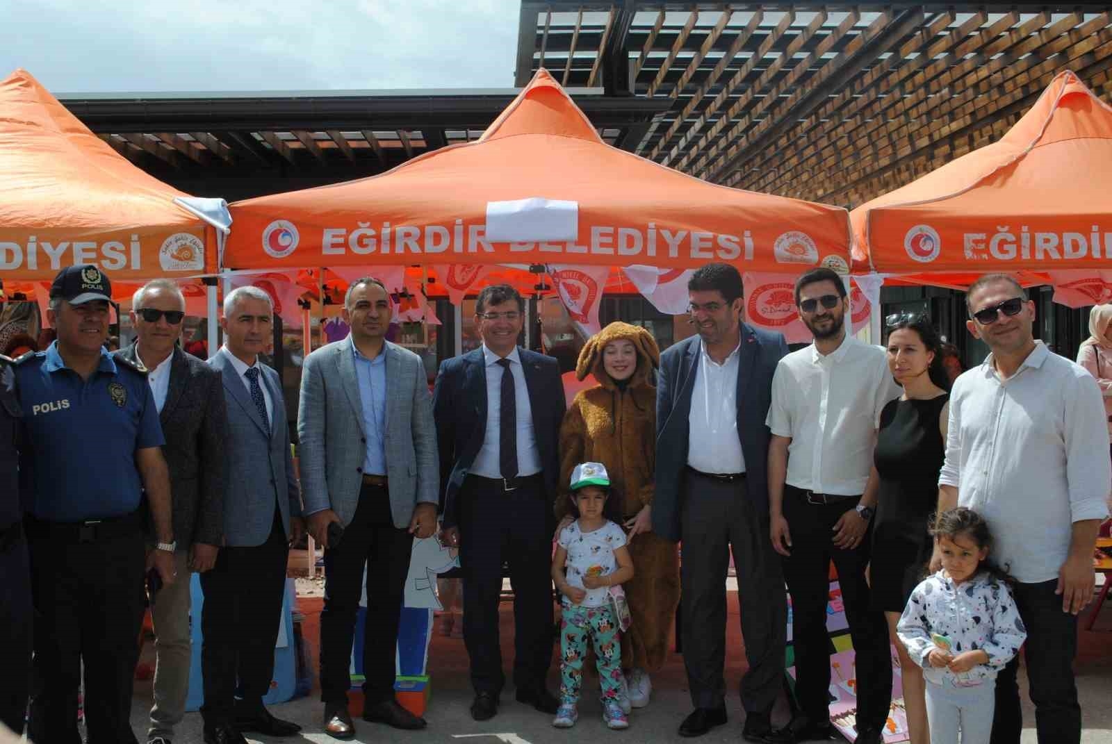 Çocuk şenliği renkli görüntülerle kutlandı