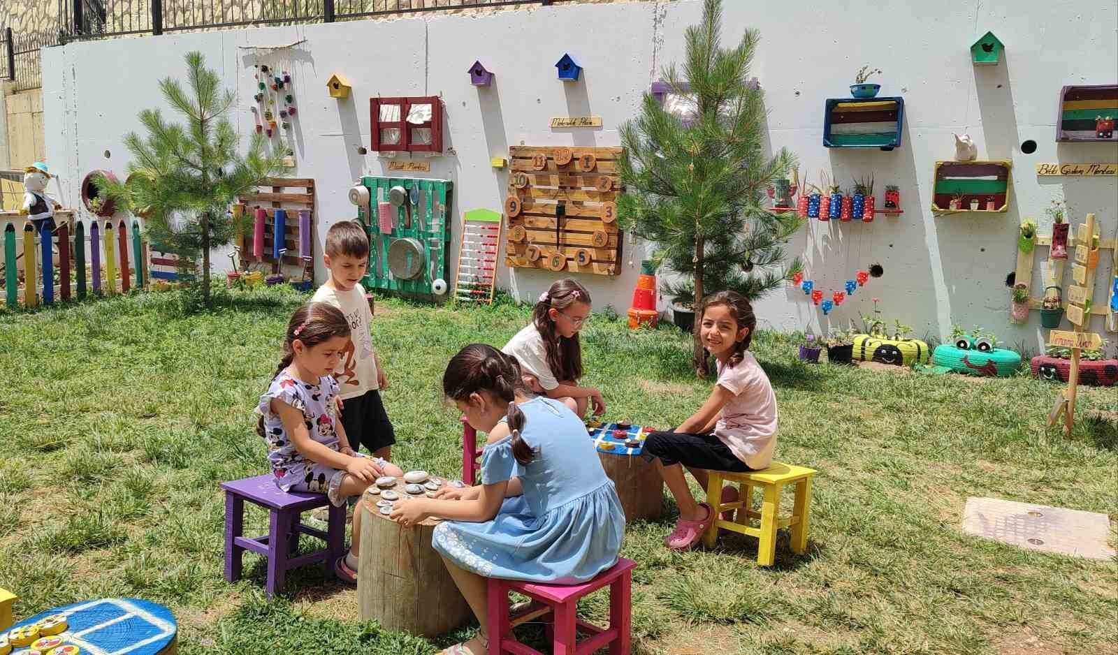 Dönüştürülebilir malzemelerden açık hava sınıfı oluşturuldu