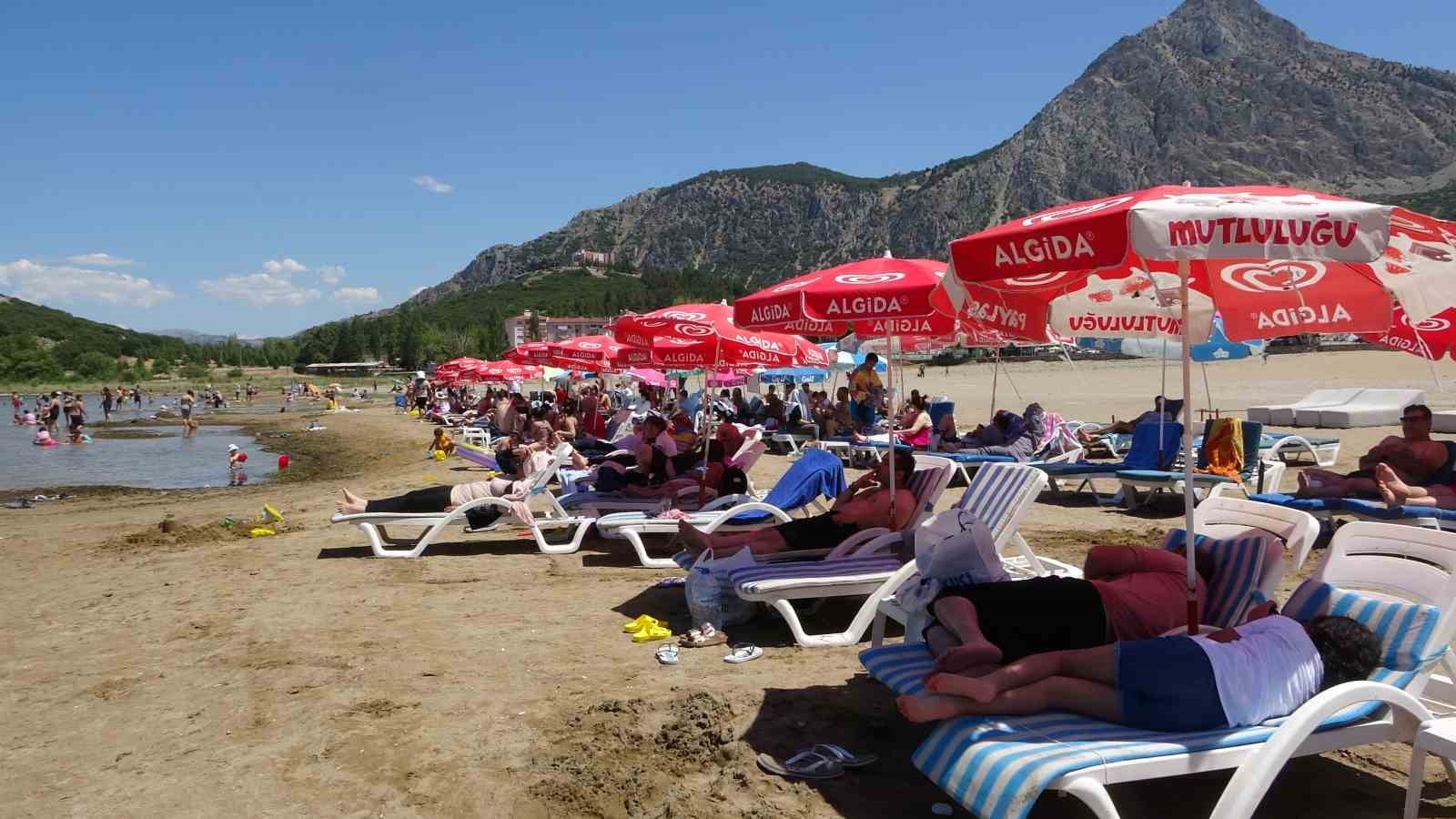 Eğirdir Gölü Akdeniz sahillerini aratmadı