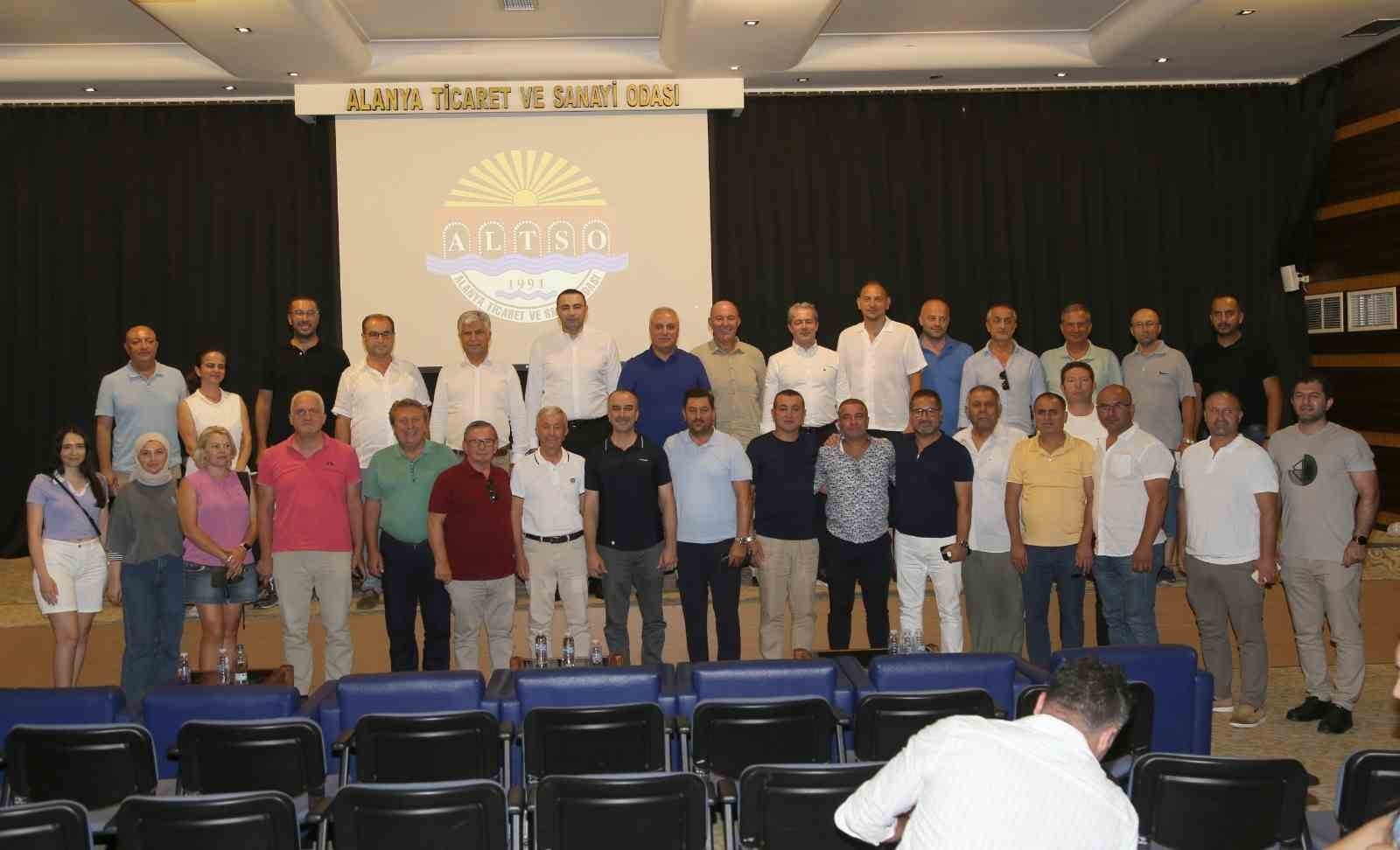 Emlak ve inşaat sektörünün sorunları ve çözüm önerileri konuşuldu