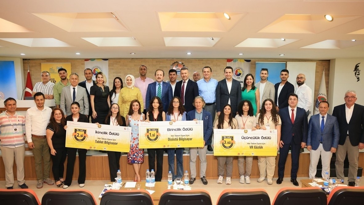 Fikir Otobüsü Büyük Finalinde ödüller sahiplerini buldu