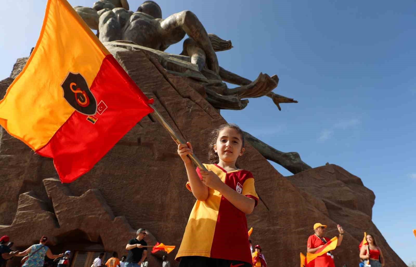 Galatasaray'ın şampiyonluk coşkusu Afrika'da da sürüyor