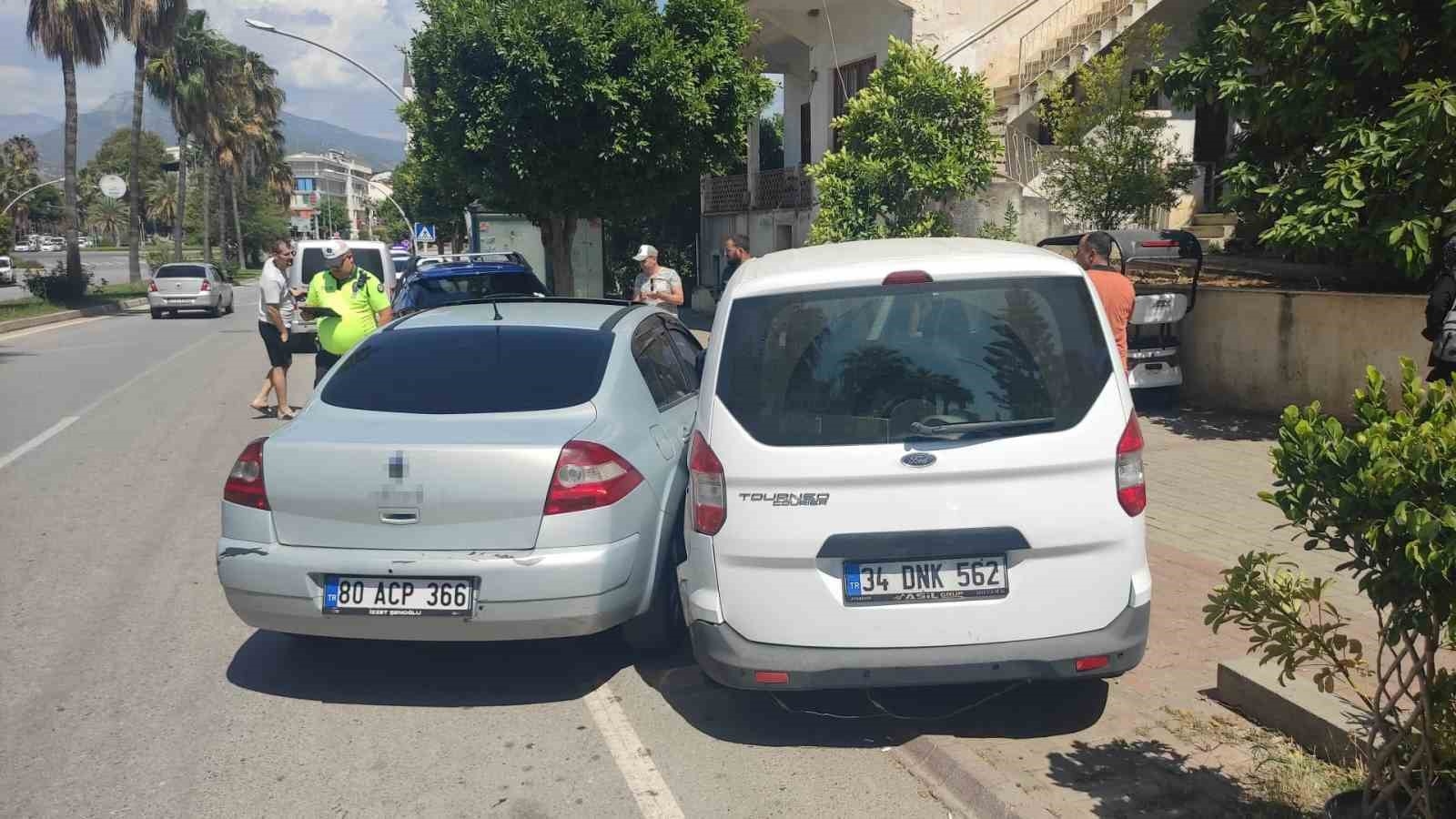Gazipaşa'da zincirleme kaza: 2 yaralı