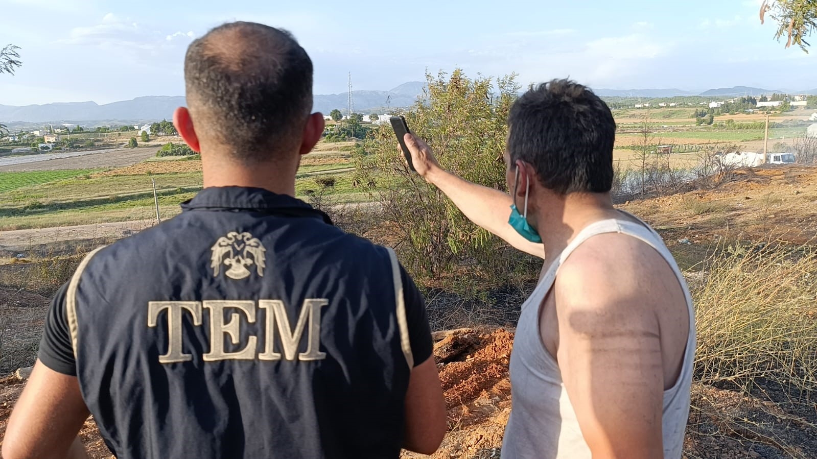 Hurda yakmak isterken, mahalleyi ateşe verdiler